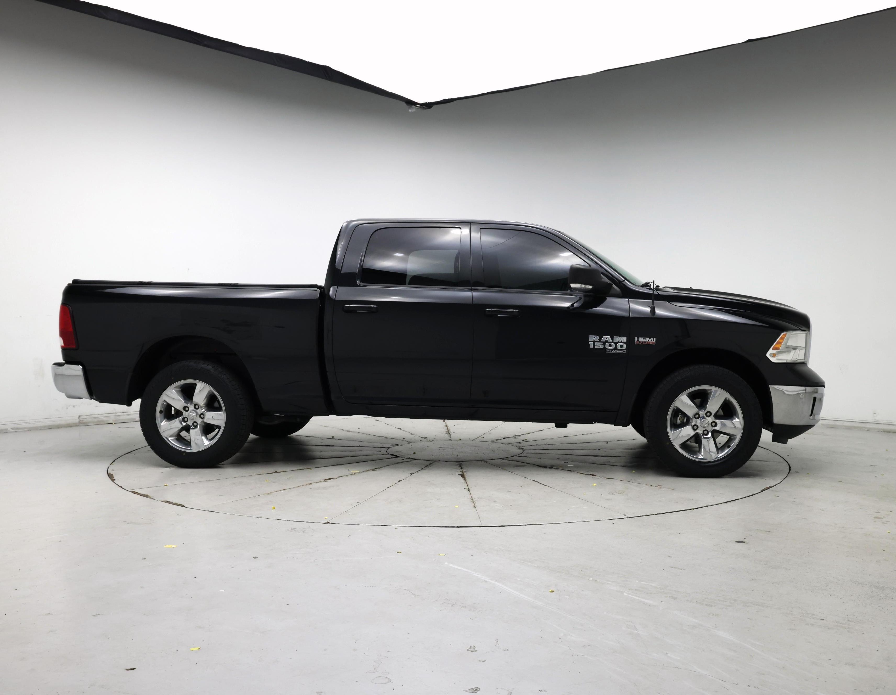 Thumbnail: 2019 RAM 1500 Classic - 7