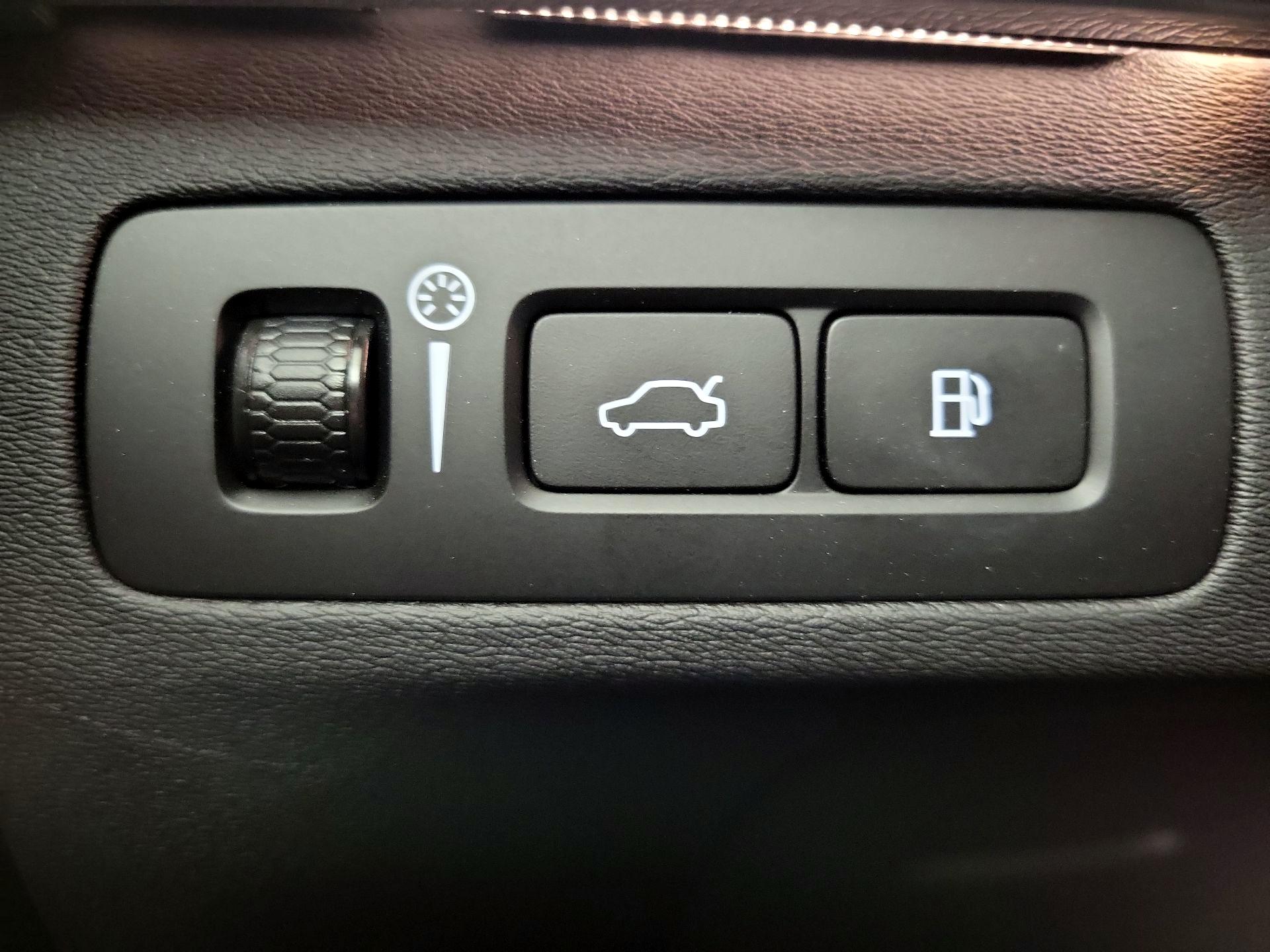 Thumbnail: 2022 Volvo XC90 - 13