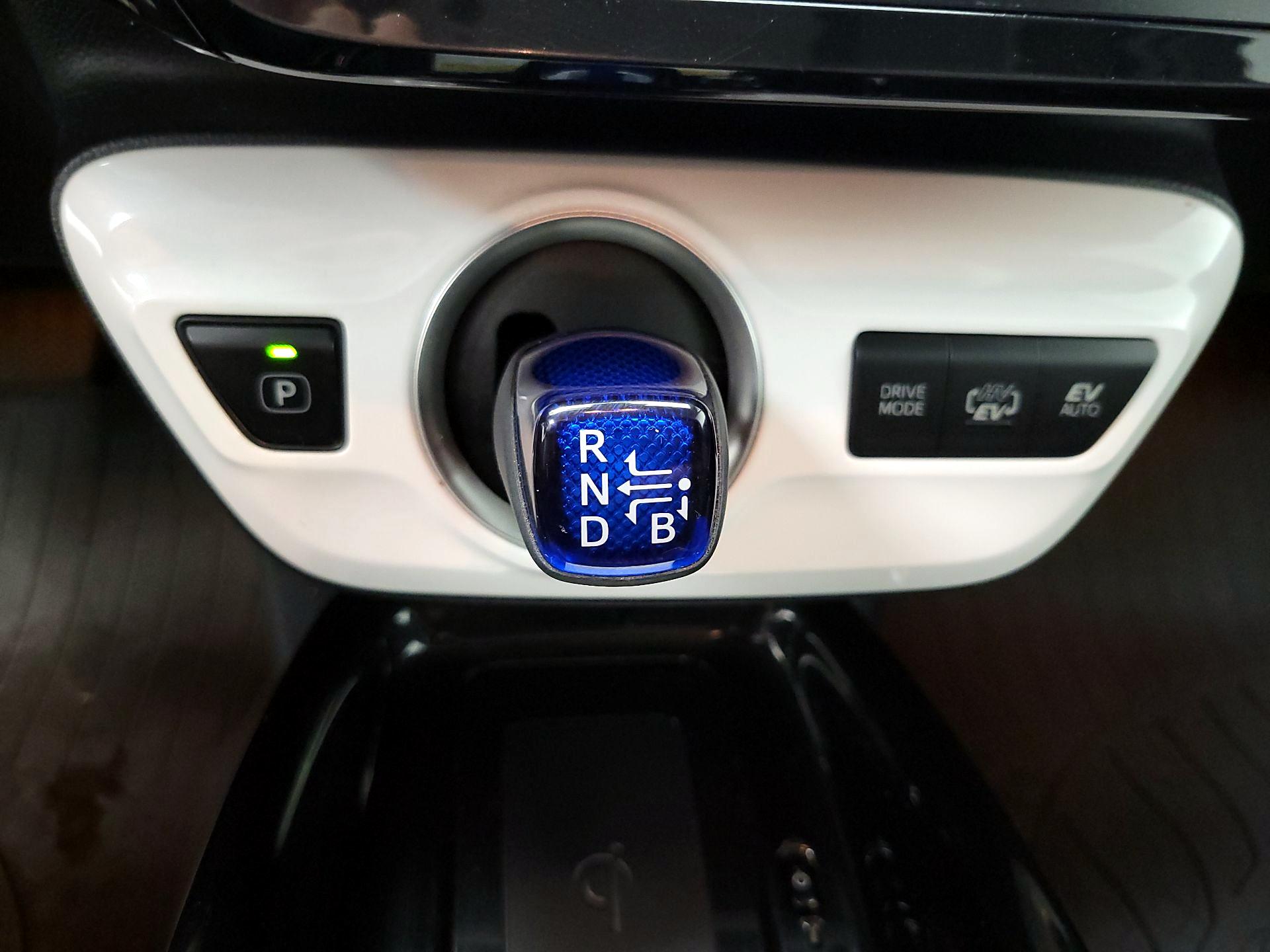 Thumbnail: 2017 Toyota Prius Prime - 18