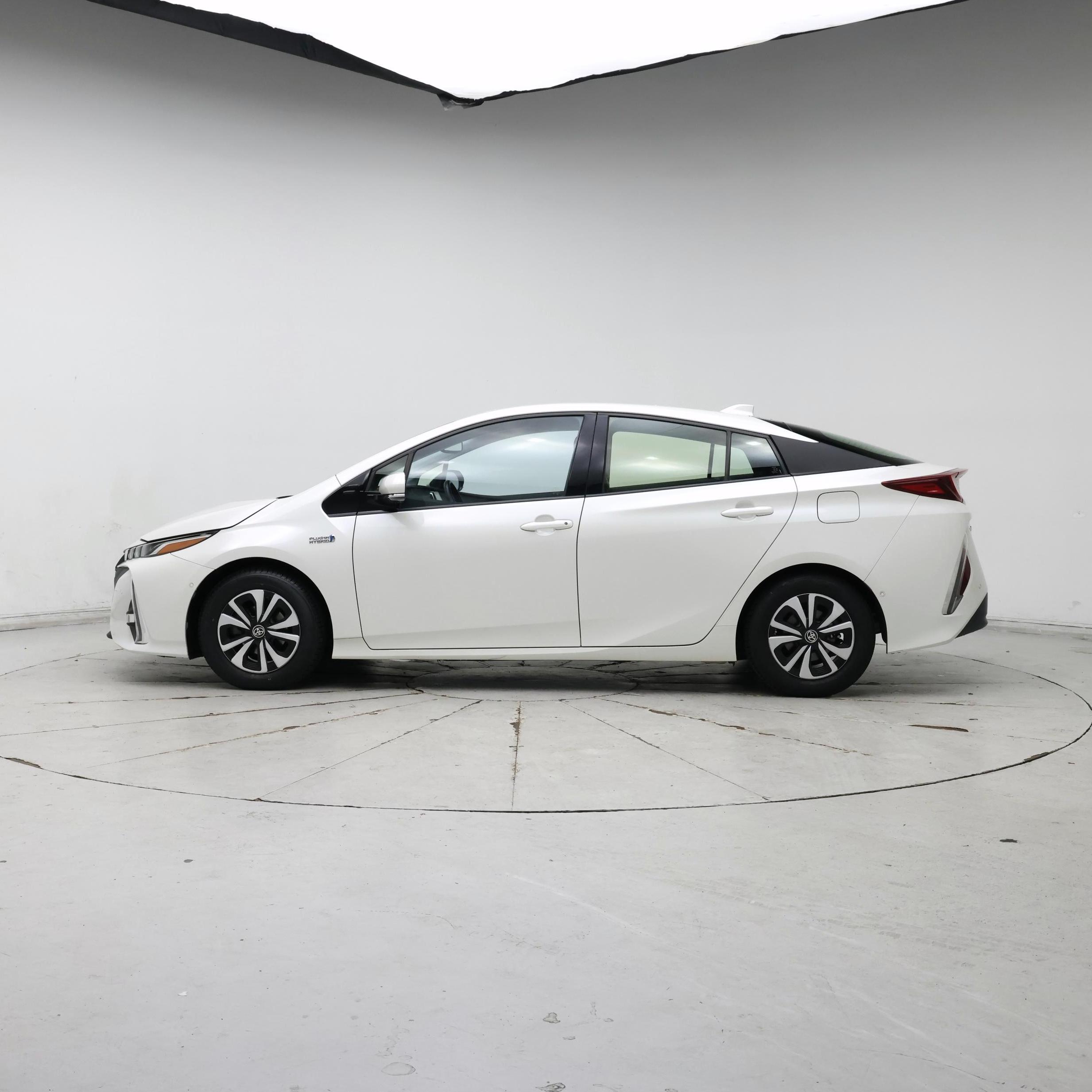 Thumbnail: 2017 Toyota Prius Prime - 3