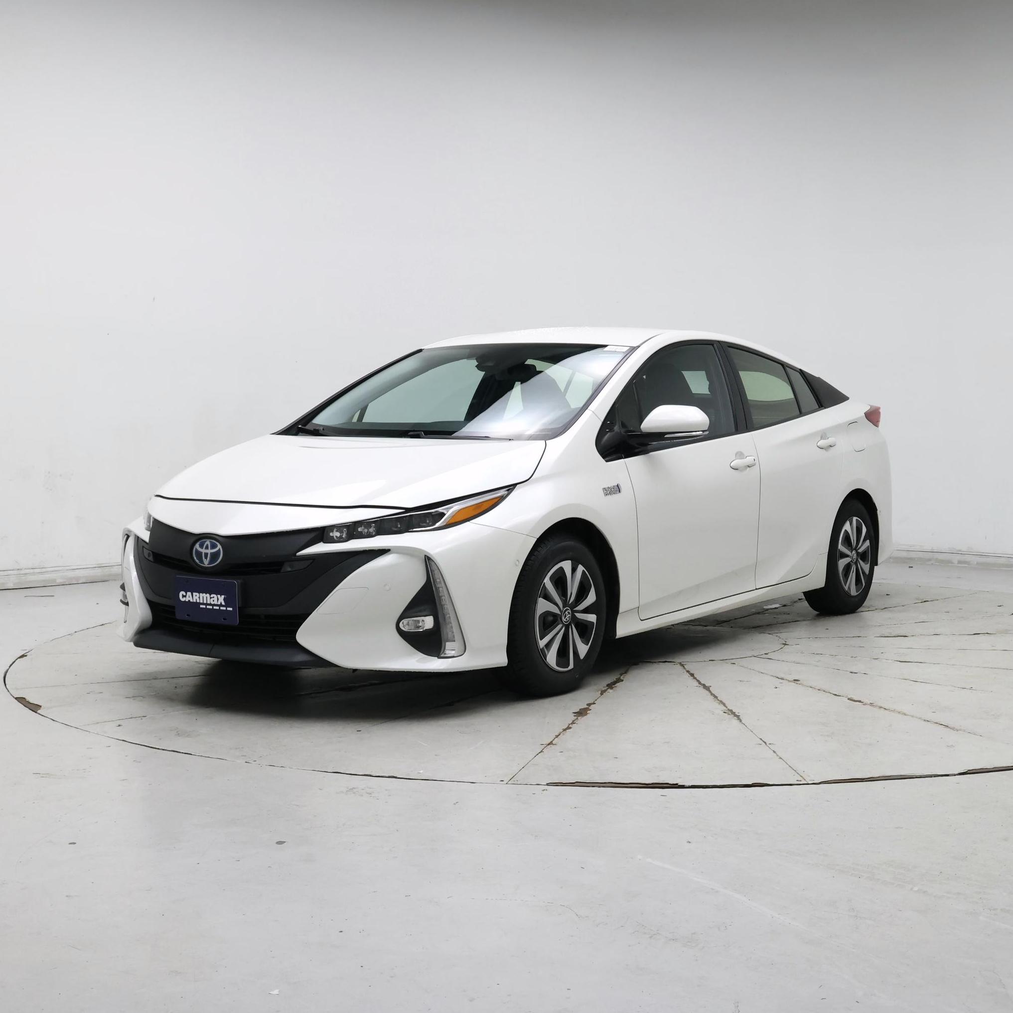 Thumbnail: 2017 Toyota Prius Prime - 4