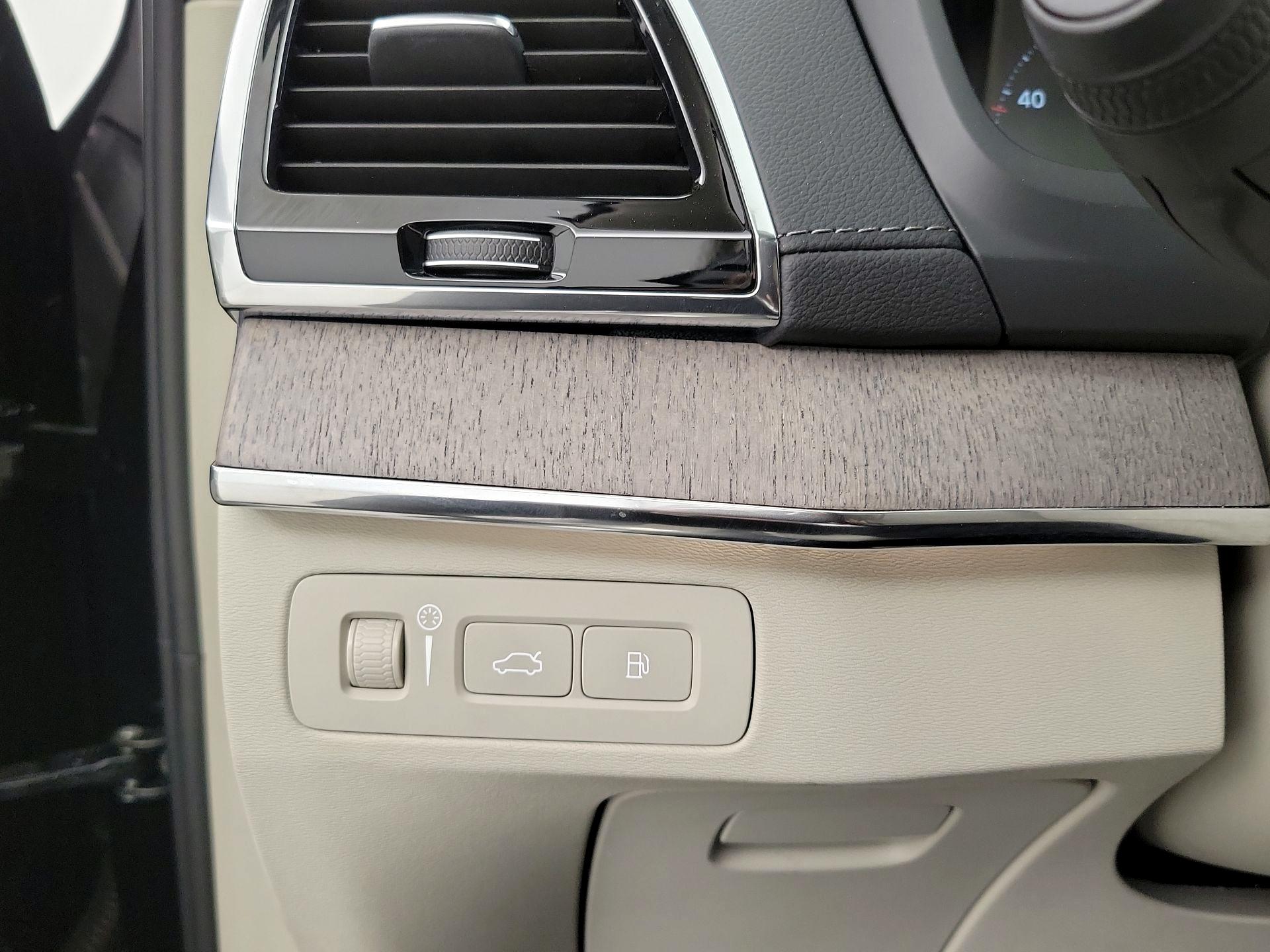 Thumbnail: 2022 Volvo XC90 - 13
