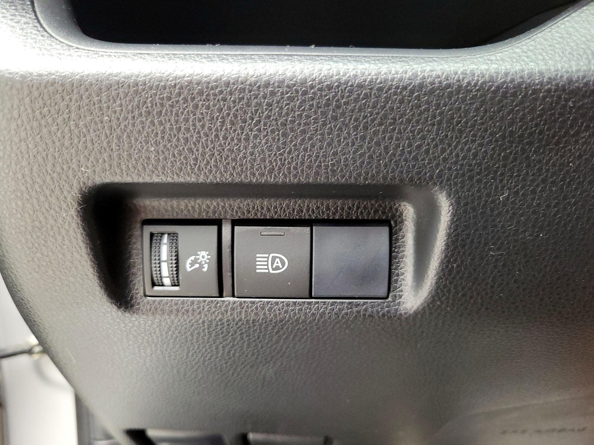 Thumbnail: 2019 Toyota RAV4 - 13