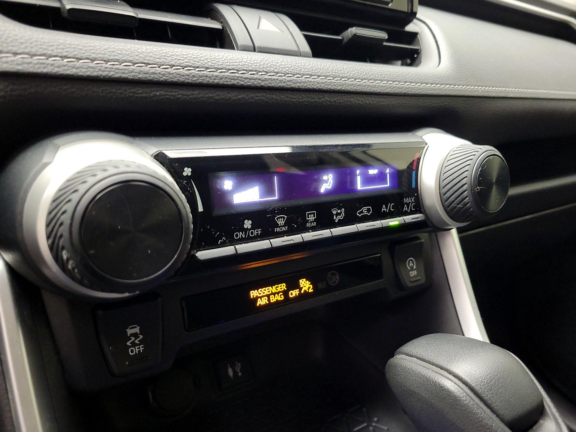 Thumbnail: 2019 Toyota RAV4 - 16