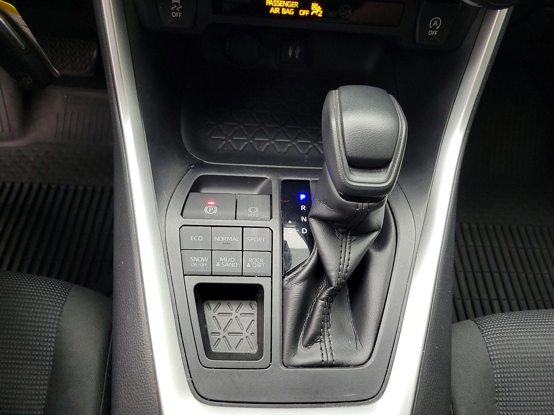 Thumbnail: 2019 Toyota RAV4 - 17