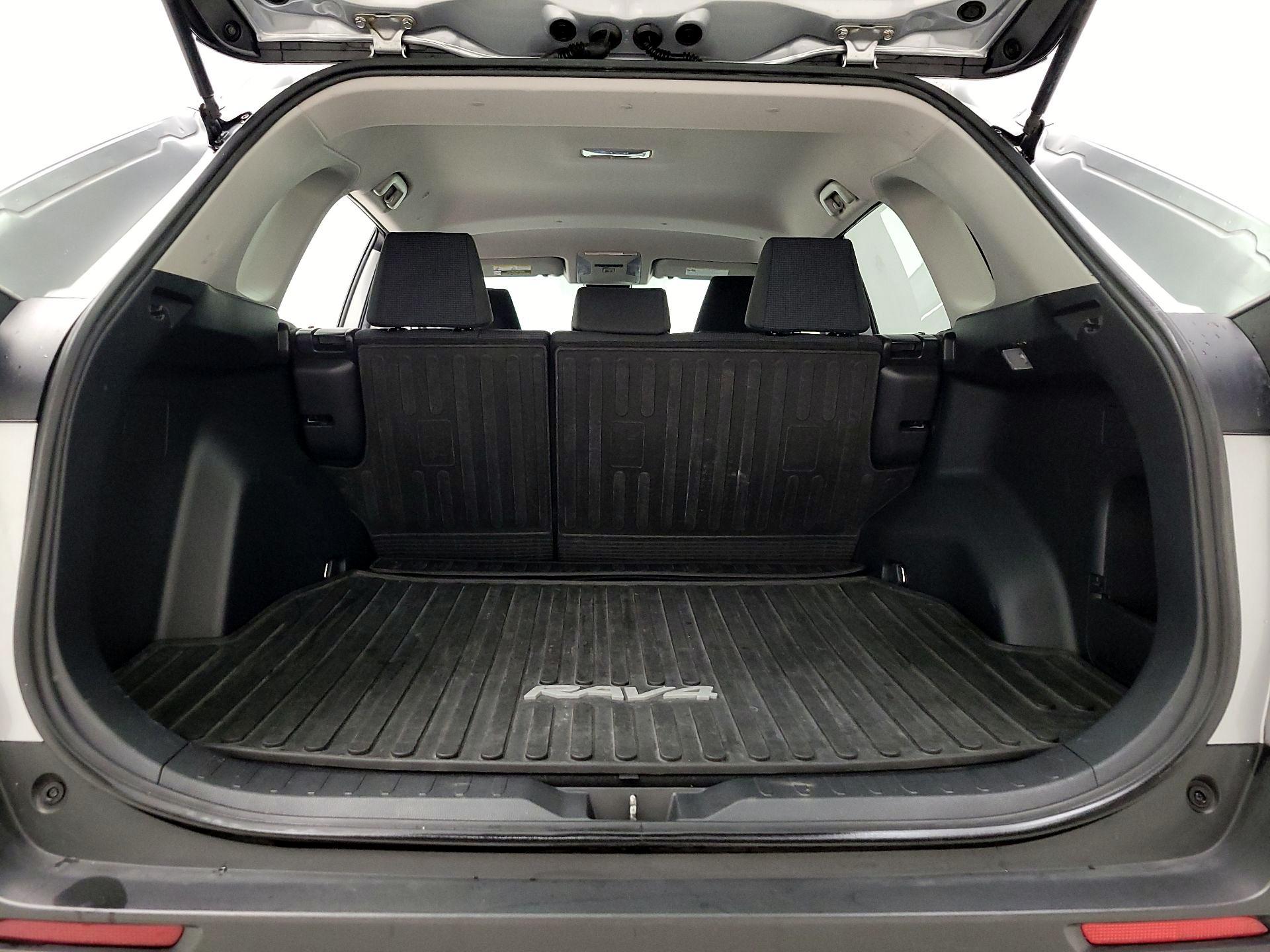 Thumbnail: 2019 Toyota RAV4 - 20