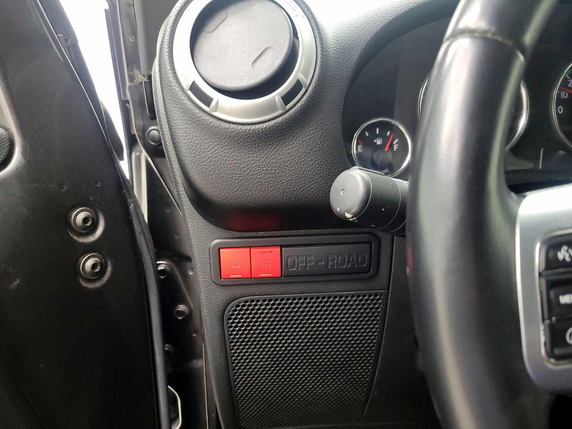 Thumbnail: 2017 Jeep Wrangler - 13