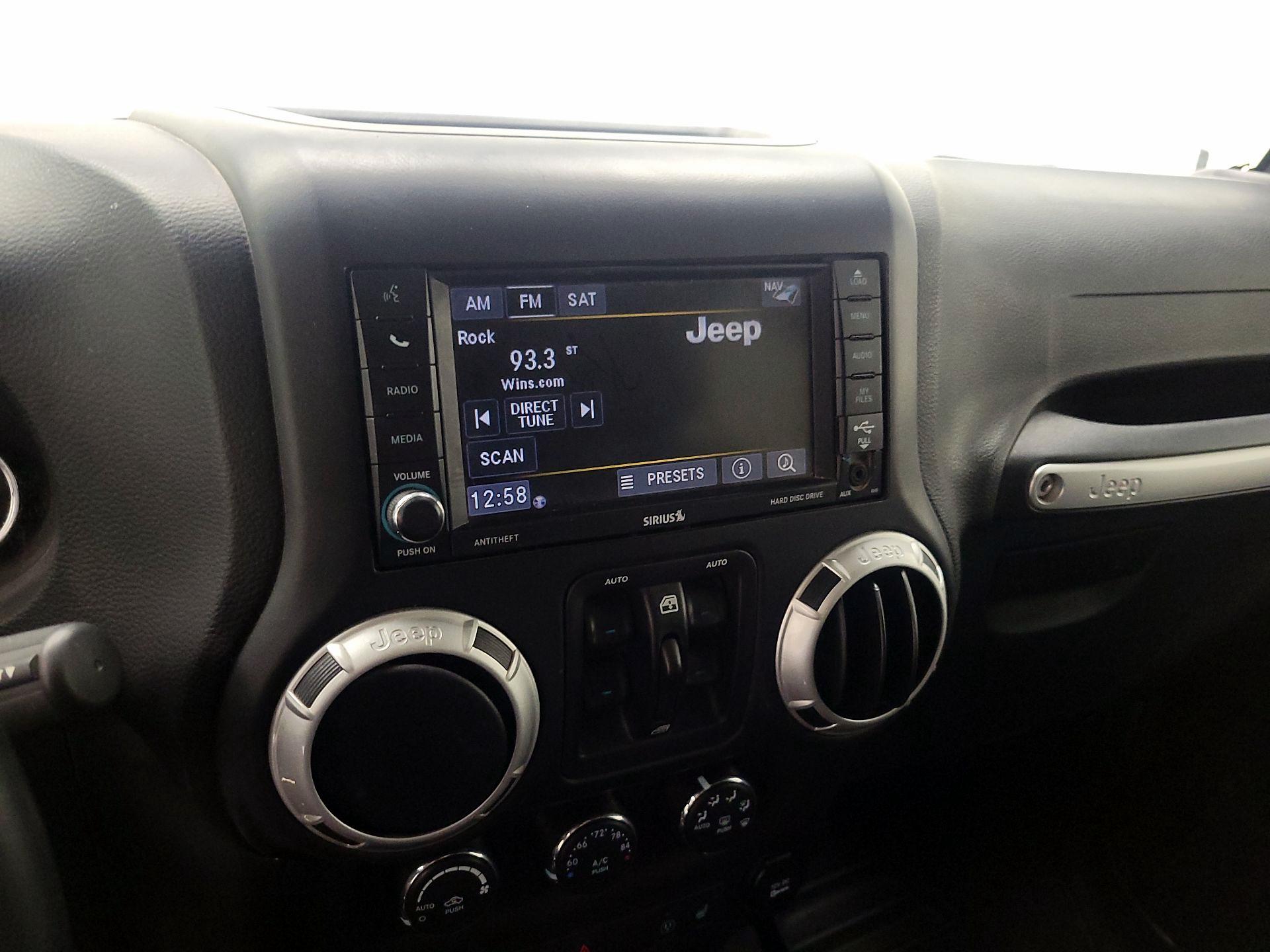 Thumbnail: 2017 Jeep Wrangler - 14