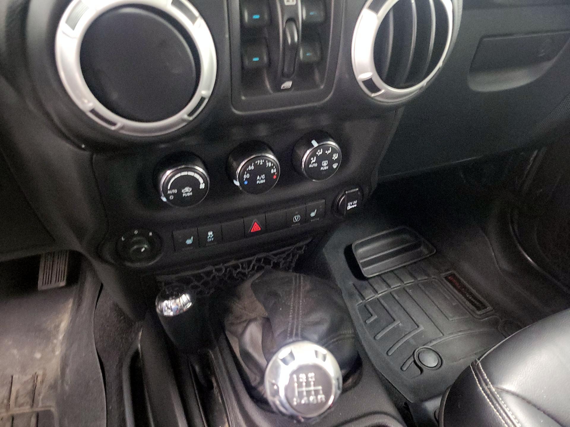 Thumbnail: 2017 Jeep Wrangler - 15