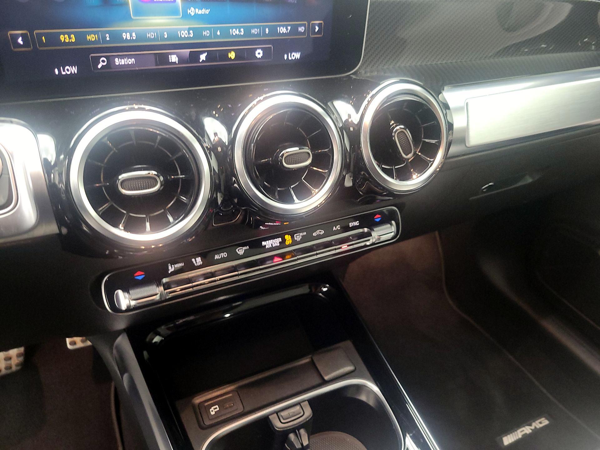 Thumbnail: 2021 Mercedes-Benz GLB - 16
