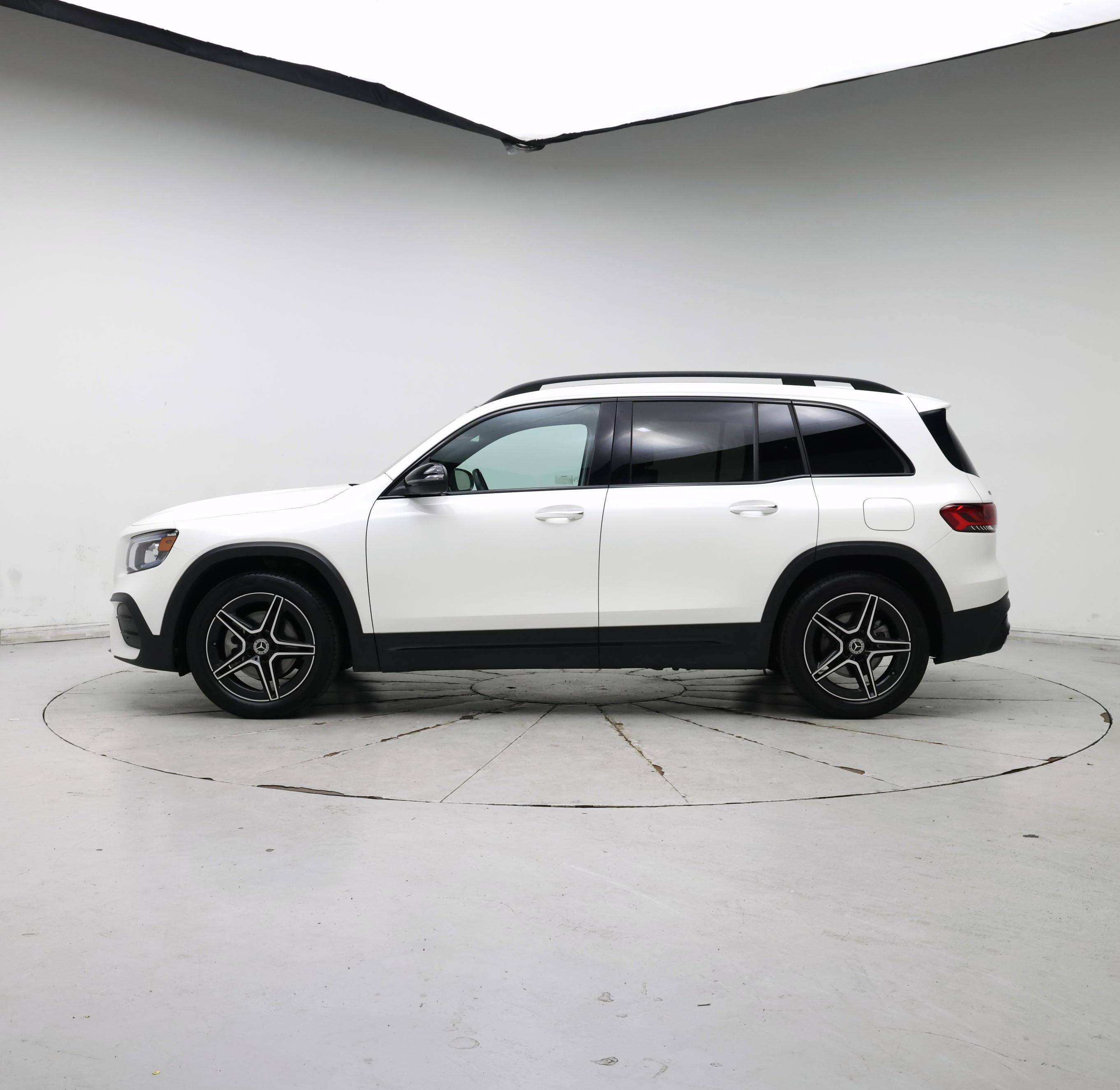 Thumbnail: 2021 Mercedes-Benz GLB - 3