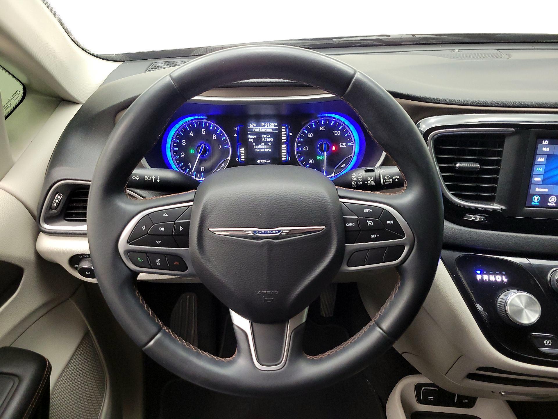 Thumbnail: 2018 Chrysler Pacifica - 10