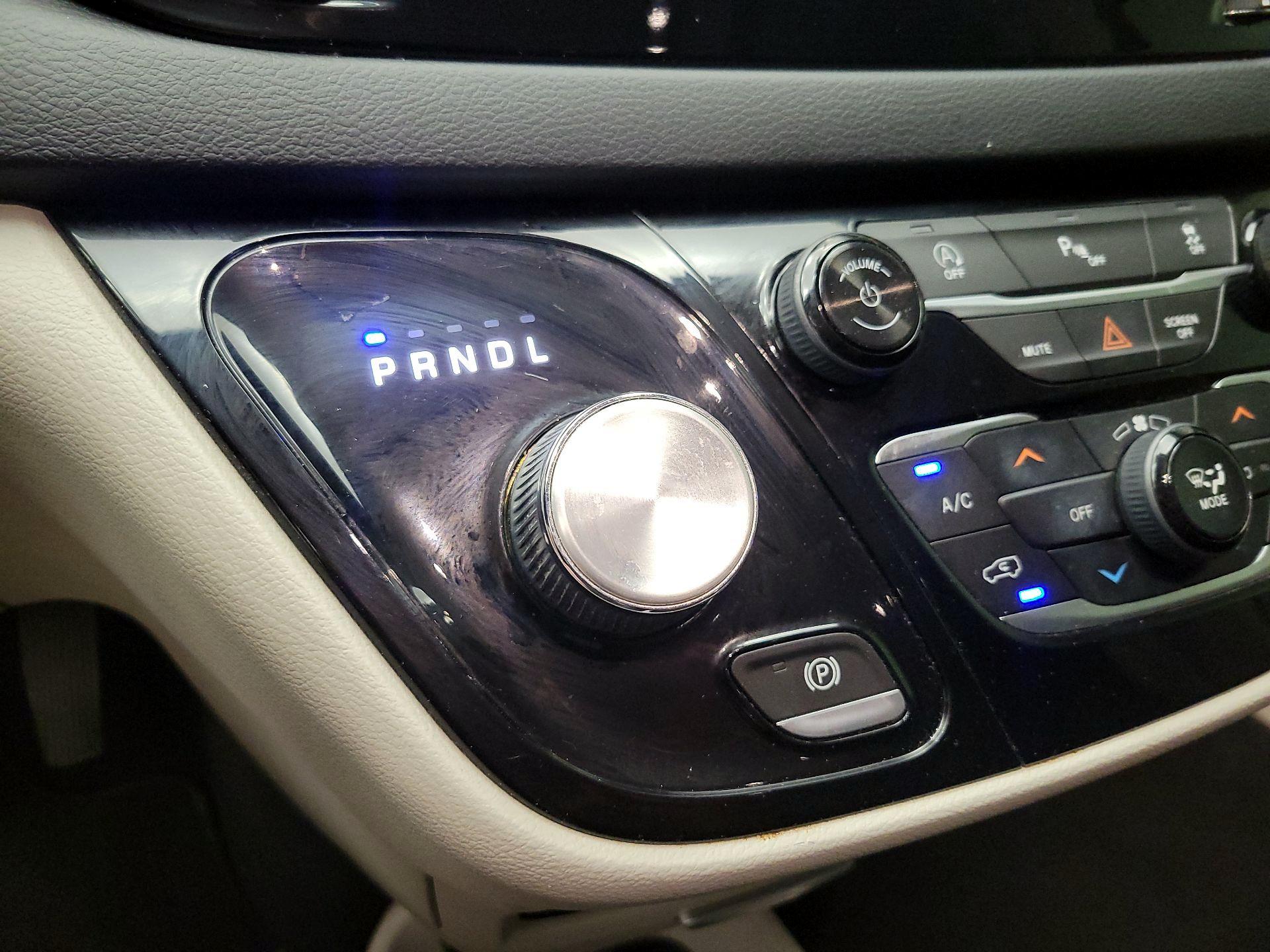 Thumbnail: 2018 Chrysler Pacifica - 17