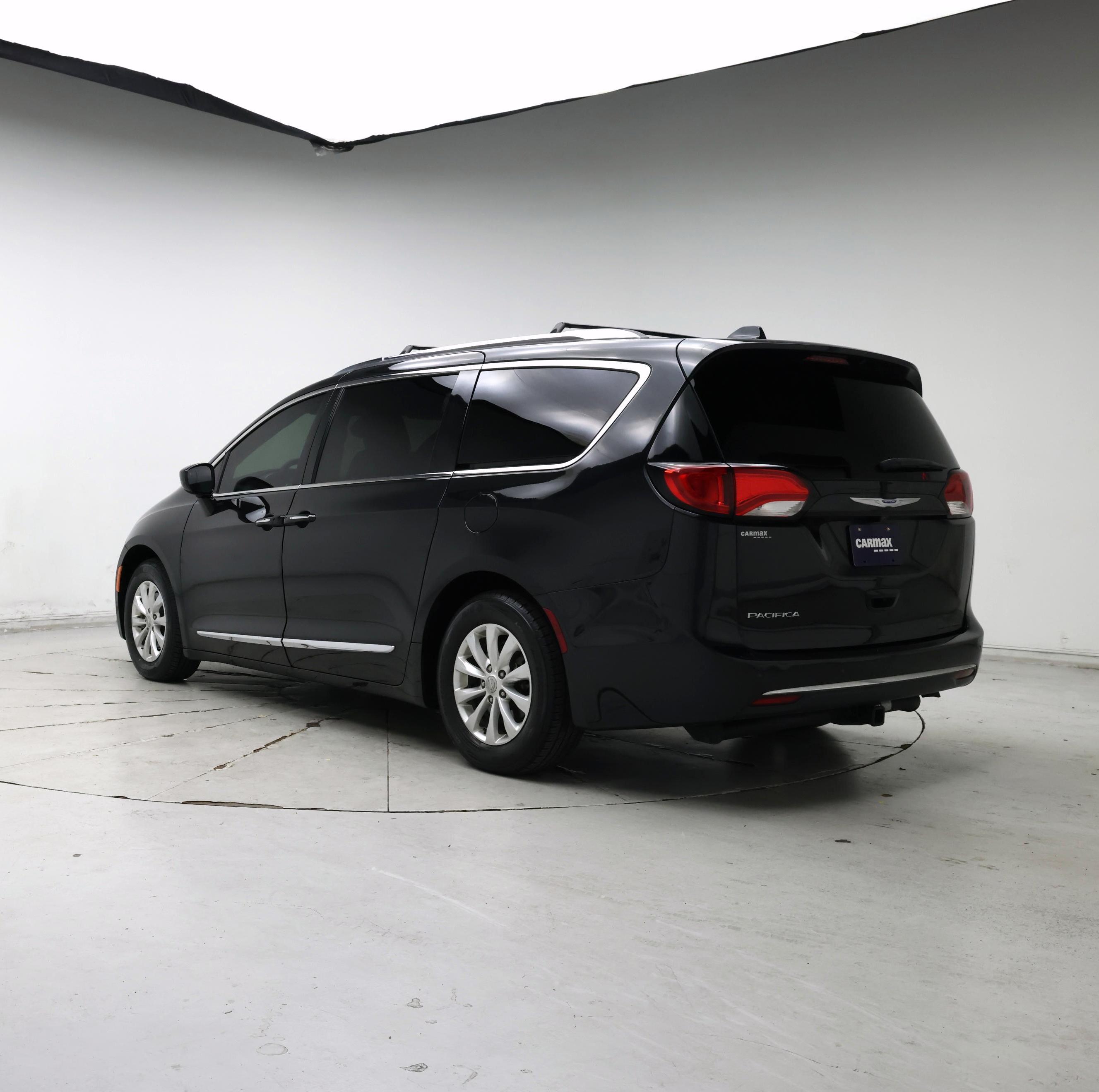 Thumbnail: 2018 Chrysler Pacifica - 2