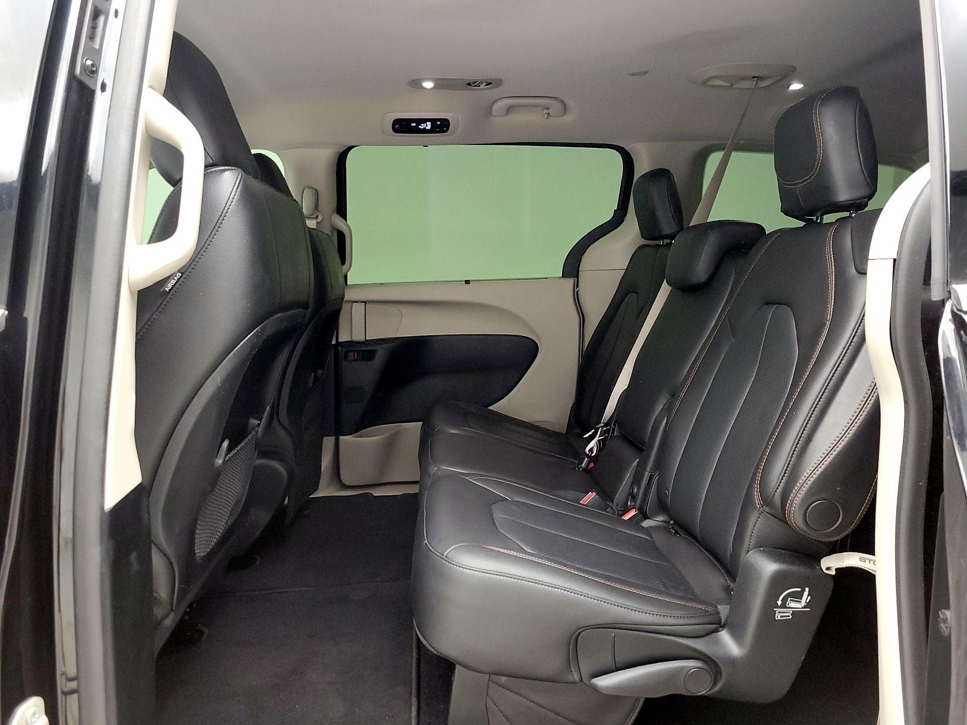 Thumbnail: 2018 Chrysler Pacifica - 19
