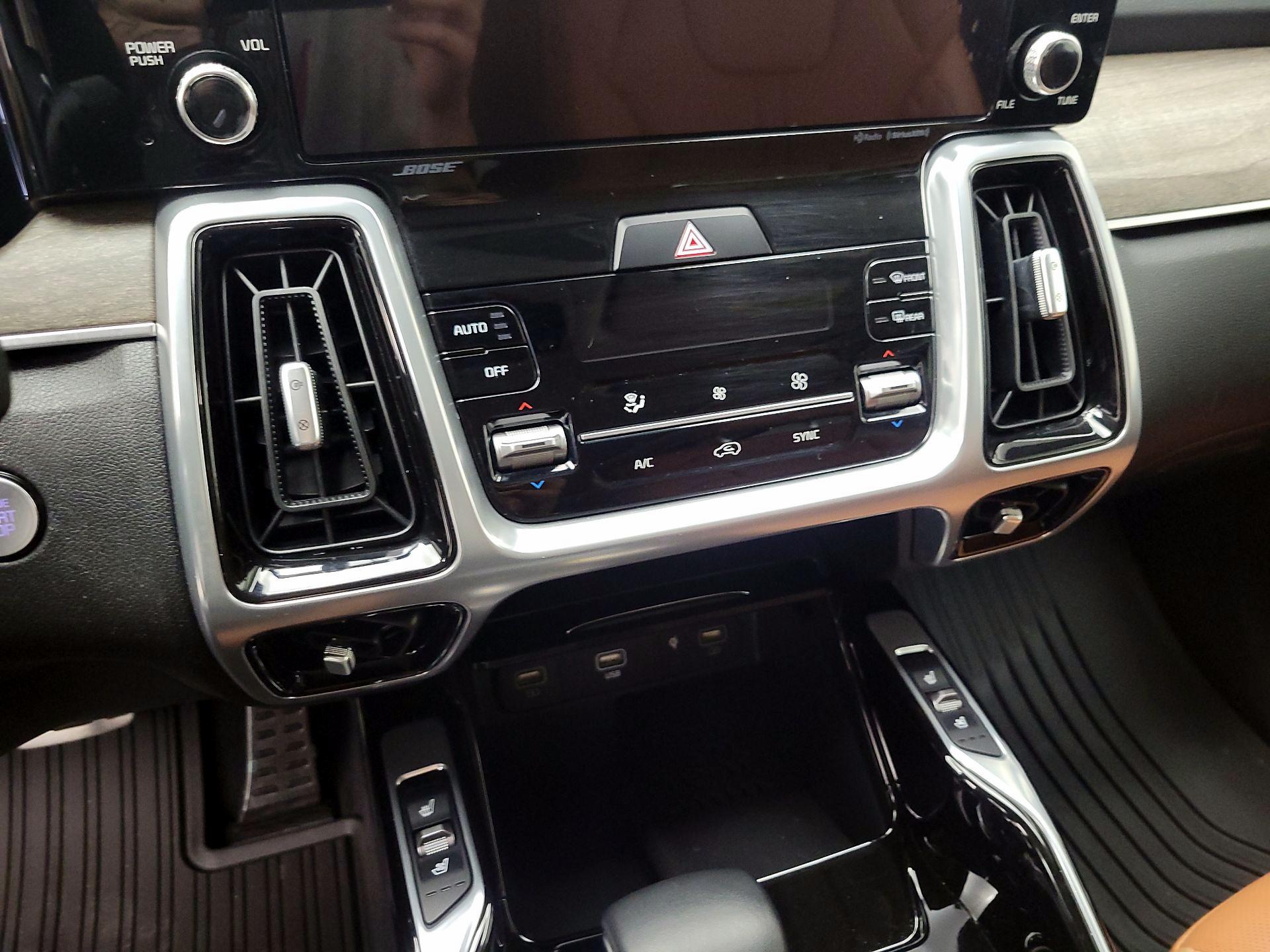 Thumbnail: 2023 Kia Sorento - 17