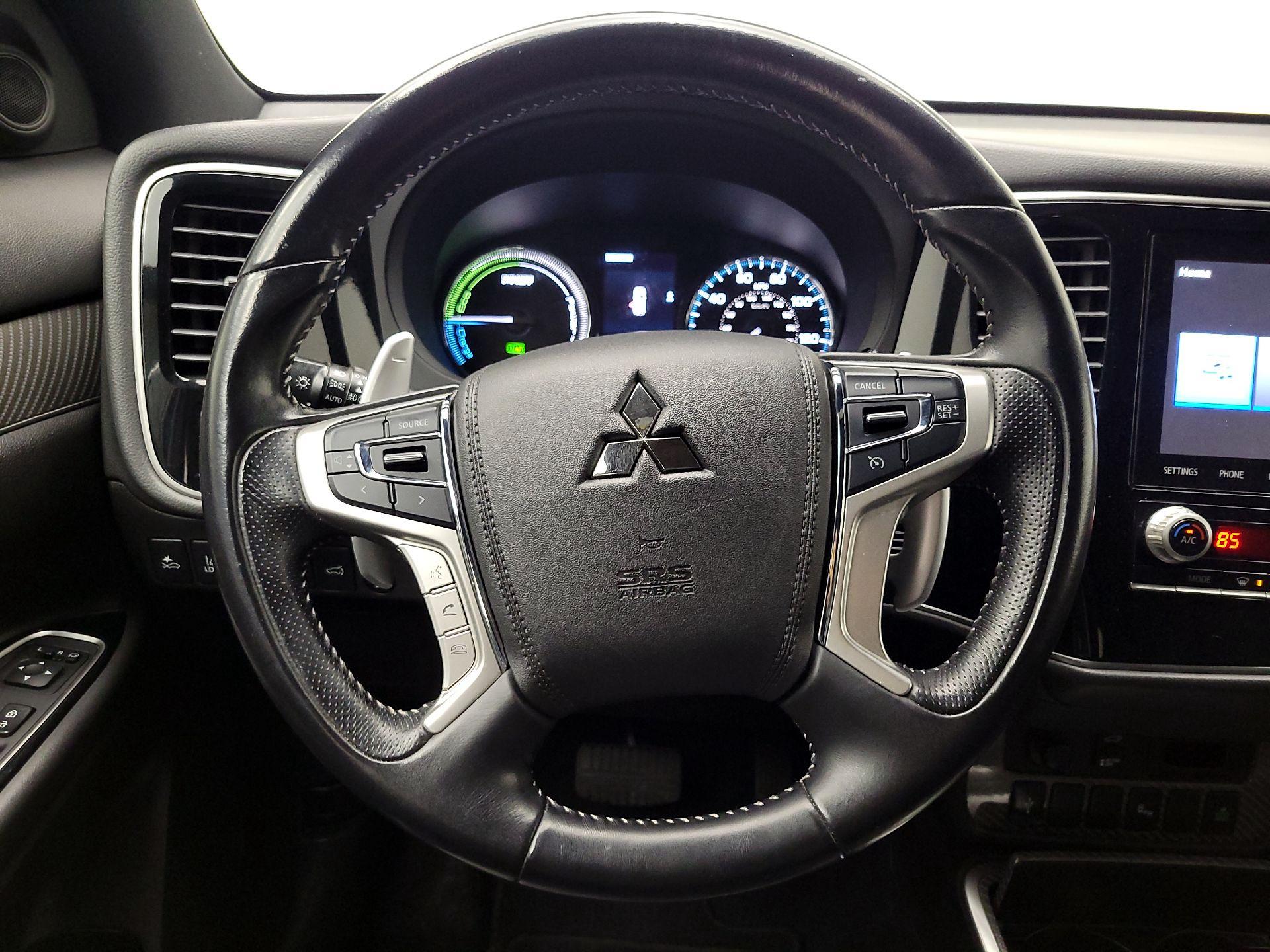 Thumbnail: 2020 Mitsubishi Outlander - 10