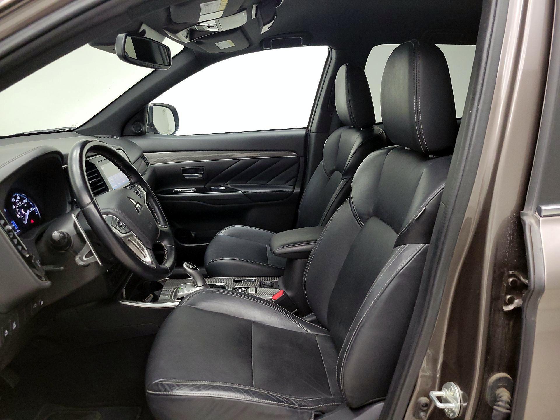 Thumbnail: 2020 Mitsubishi Outlander - 11