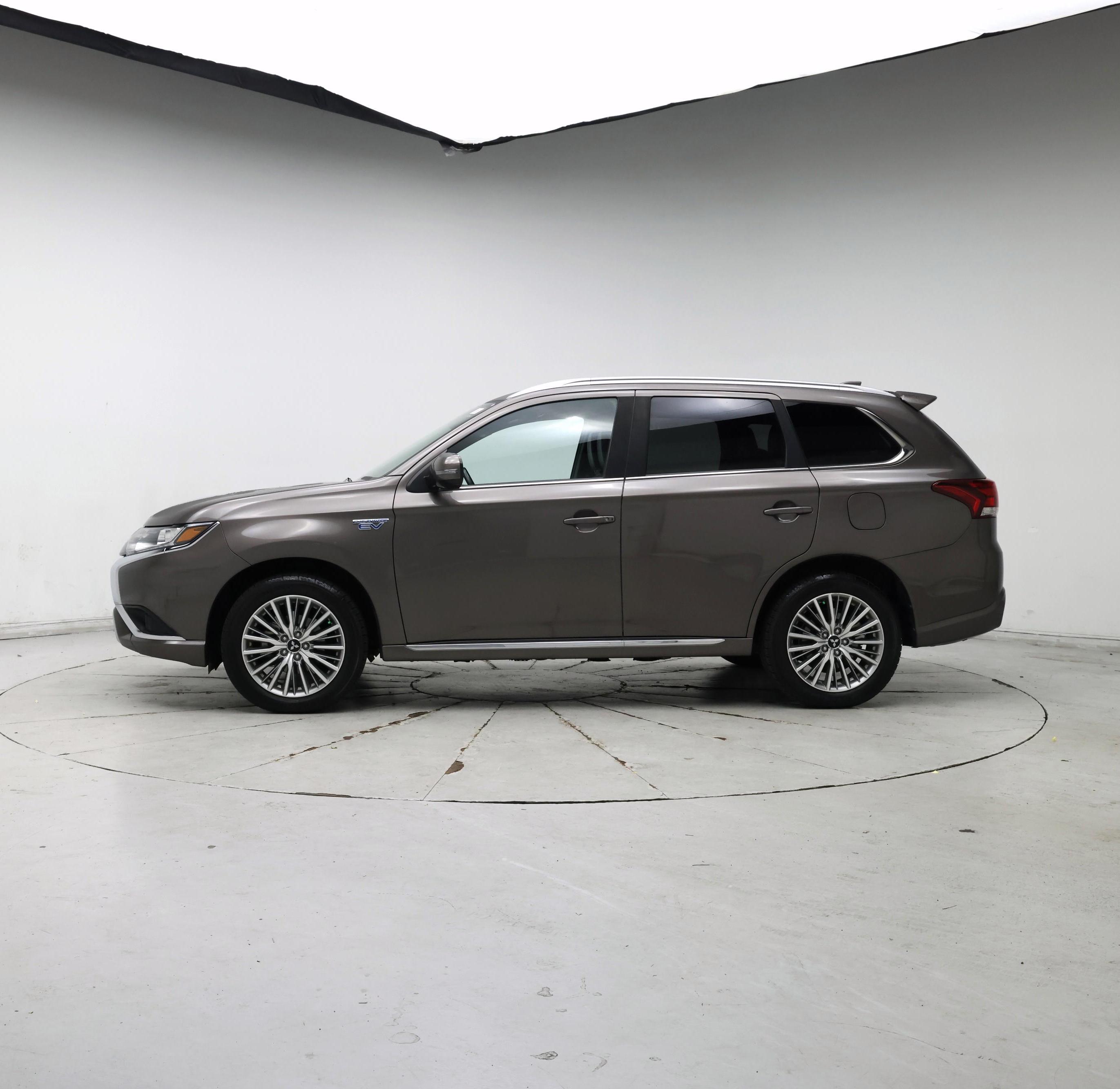 Thumbnail: 2020 Mitsubishi Outlander - 3