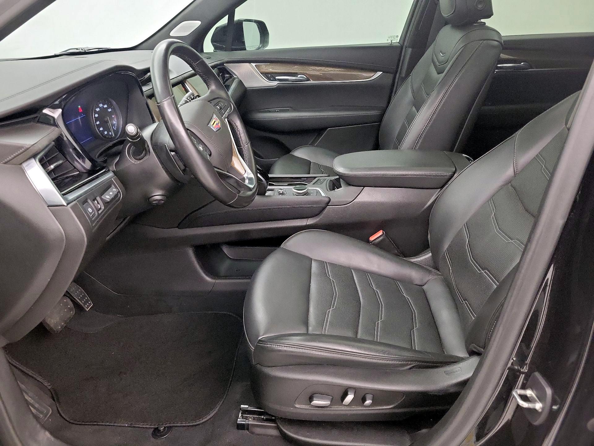 Thumbnail: 2022 Cadillac XT6 - 11