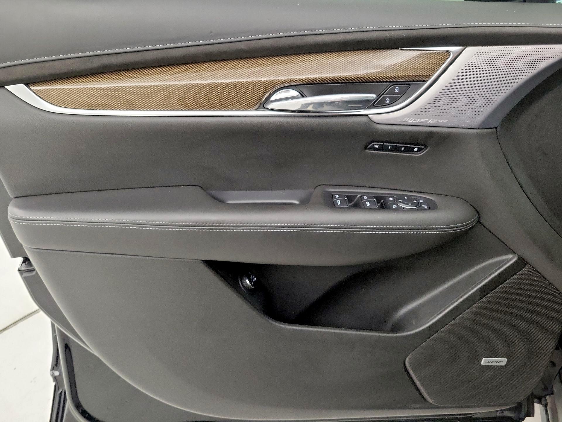 Thumbnail: 2022 Cadillac XT6 - 12