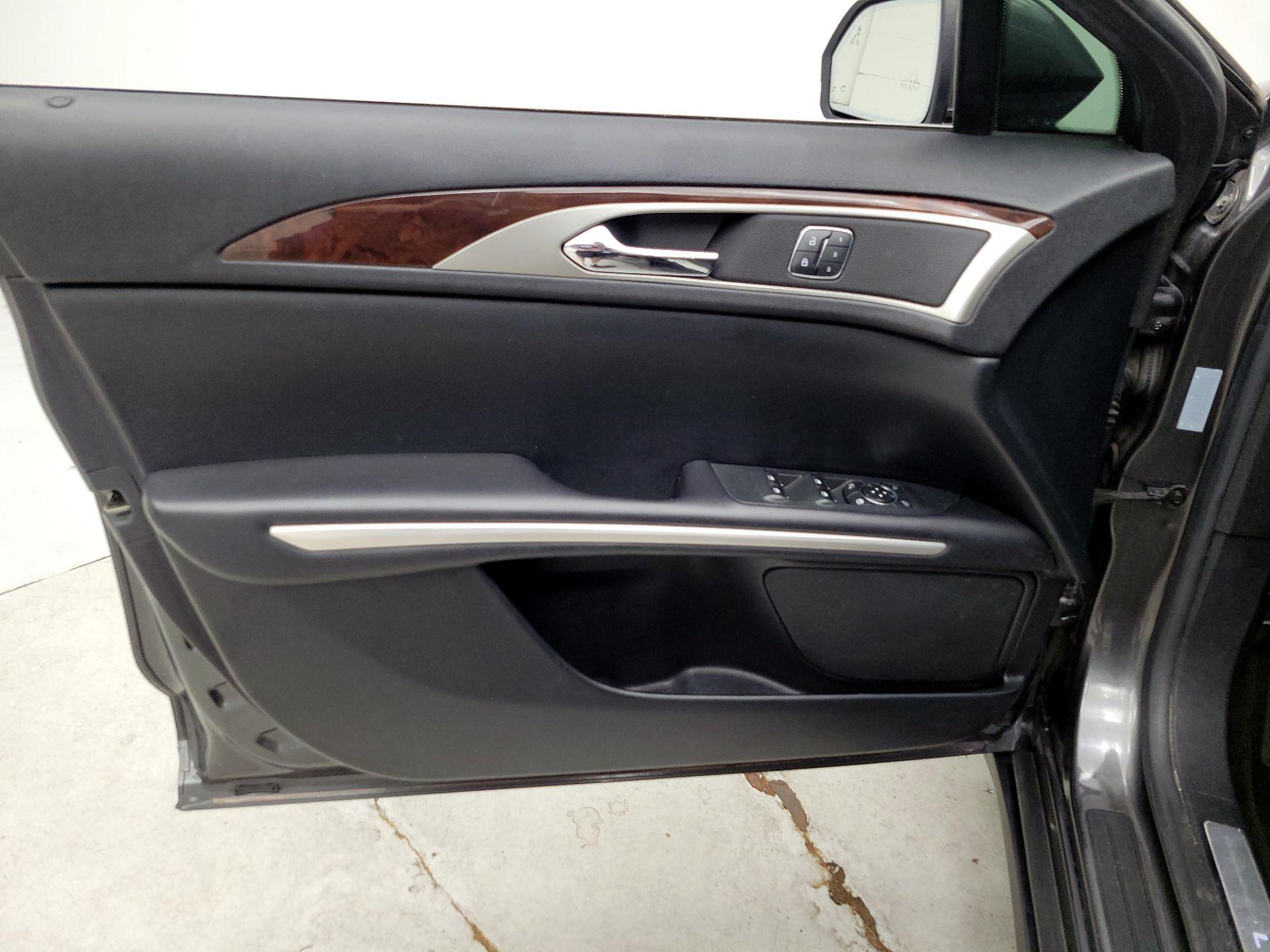 Thumbnail: 2016 Lincoln MKZ - 12