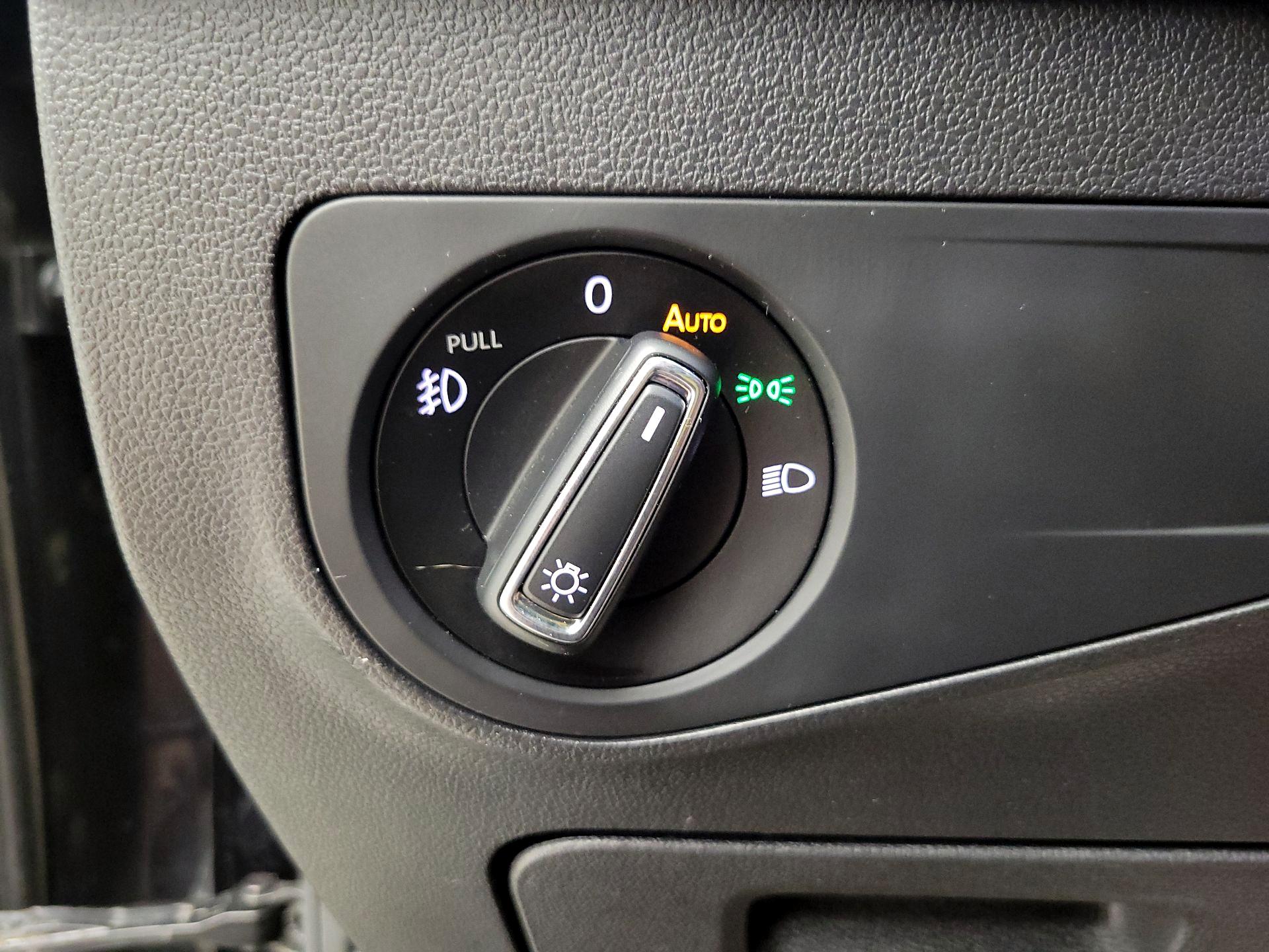 Thumbnail: 2018 Volkswagen Tiguan - 13