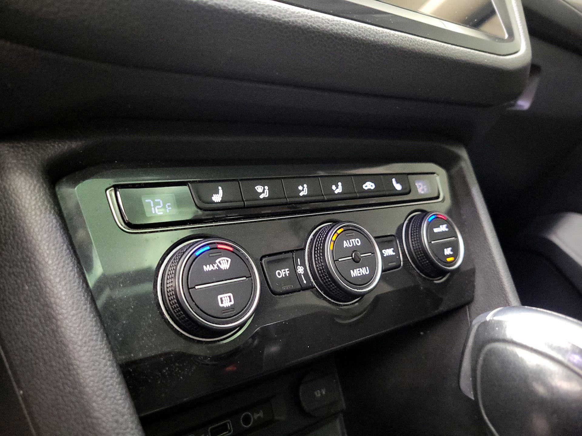 Thumbnail: 2018 Volkswagen Tiguan - 16