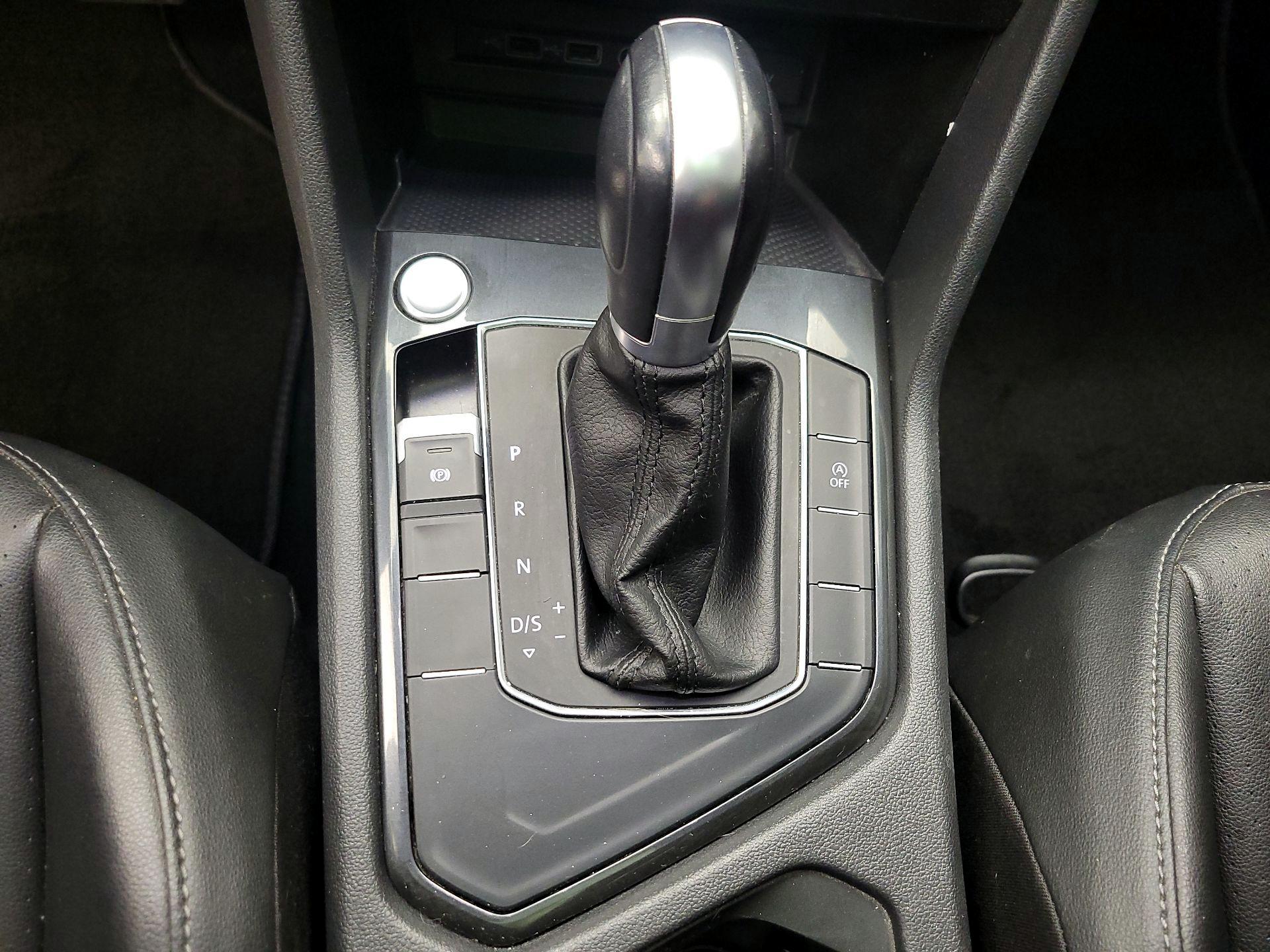 Thumbnail: 2018 Volkswagen Tiguan - 17