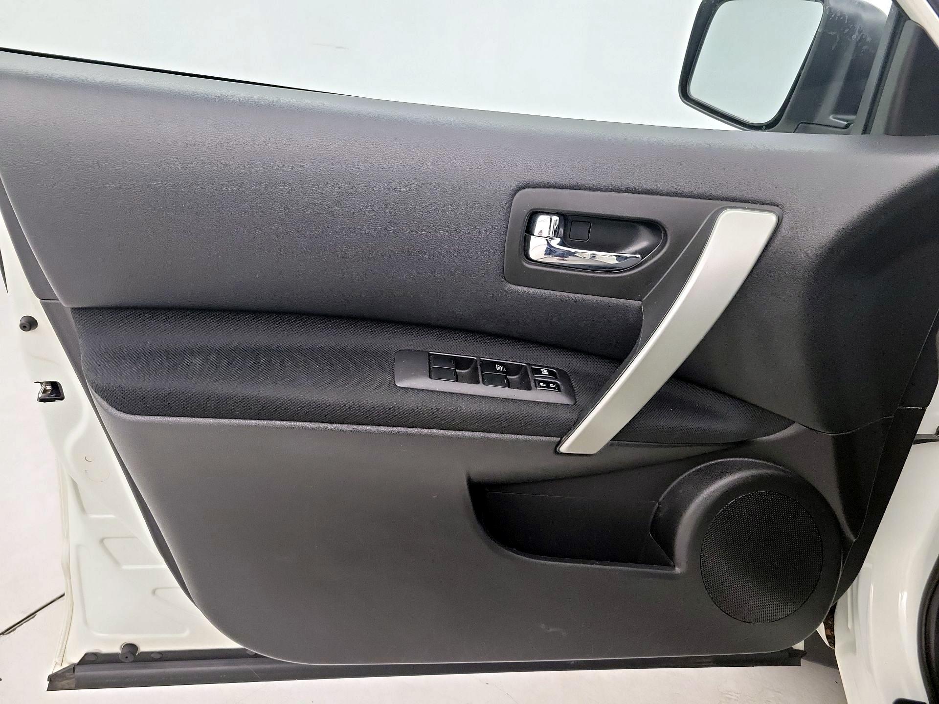 Thumbnail: 2015 Nissan Rogue - 12
