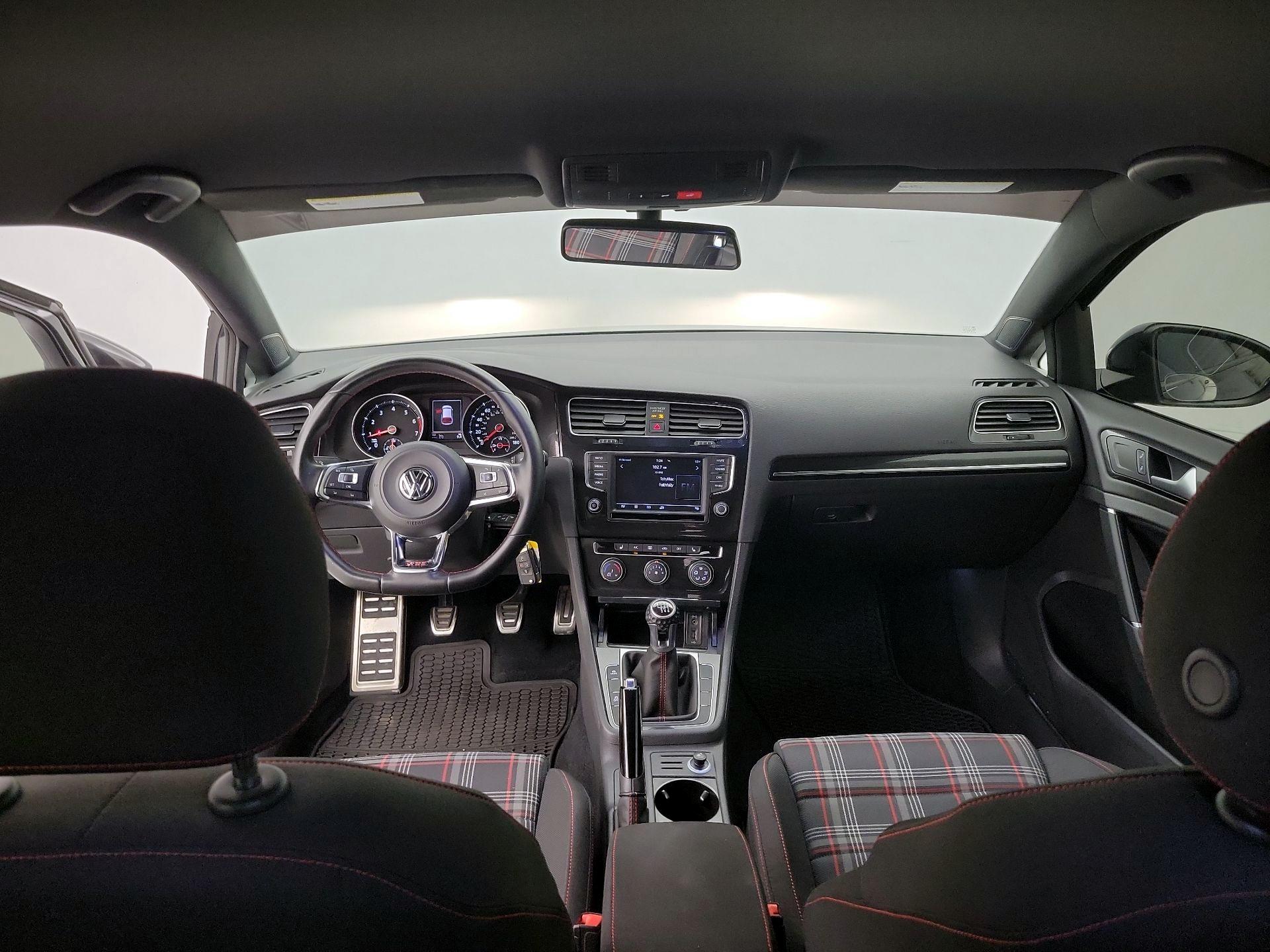Thumbnail: 2016 Volkswagen Golf - 9