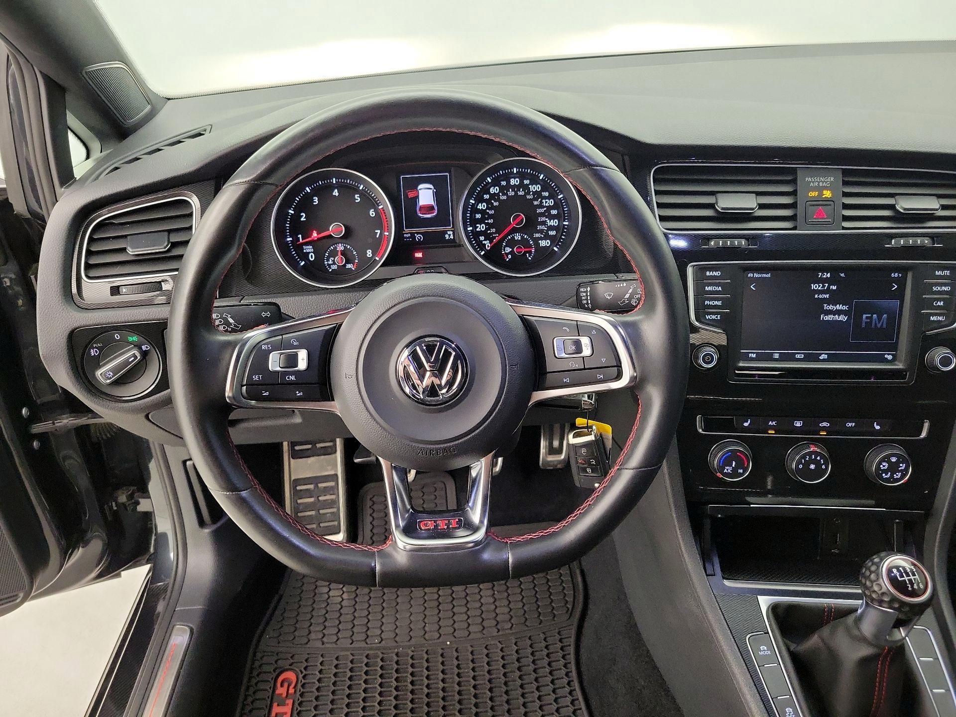Thumbnail: 2016 Volkswagen Golf - 10