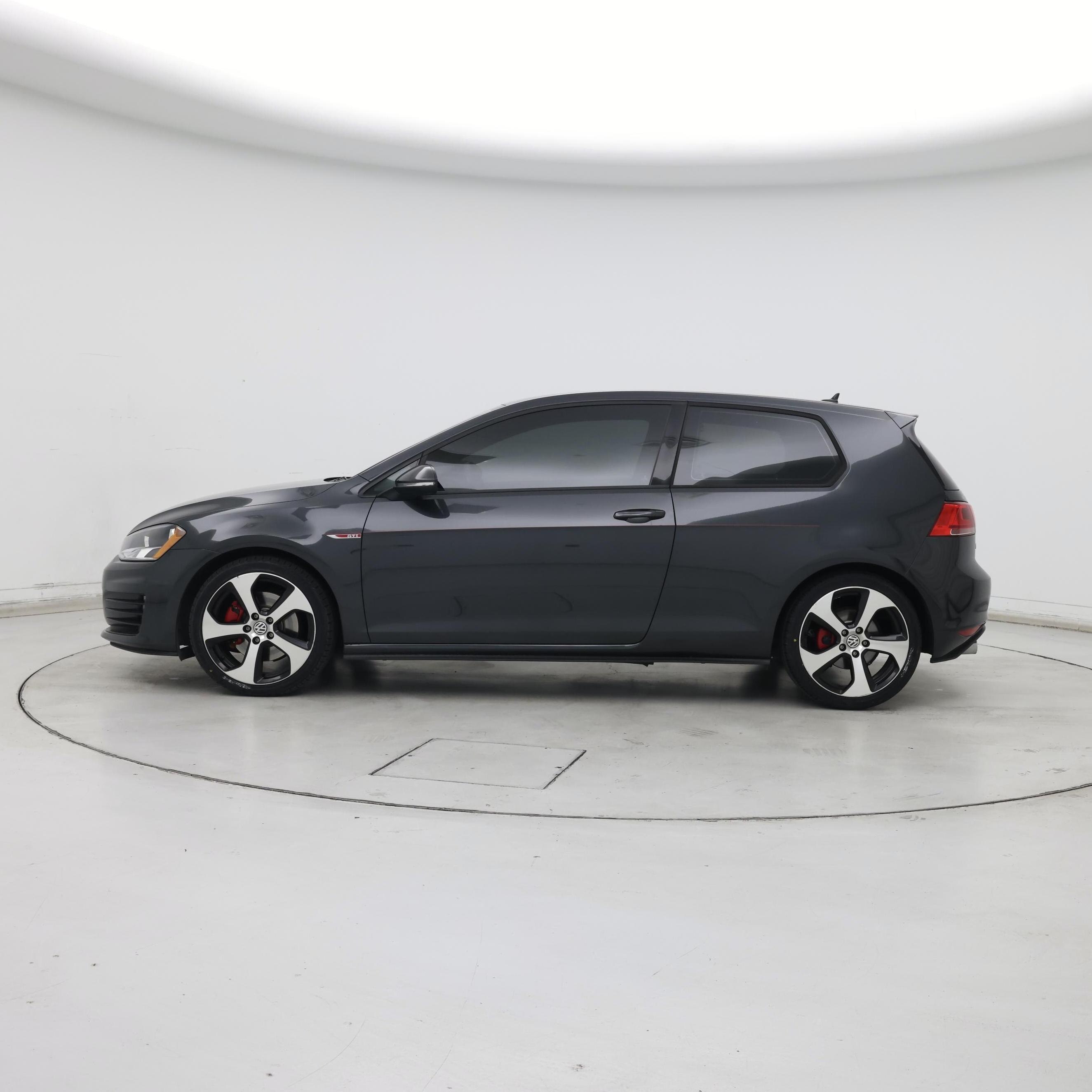 Thumbnail: 2016 Volkswagen Golf - 3