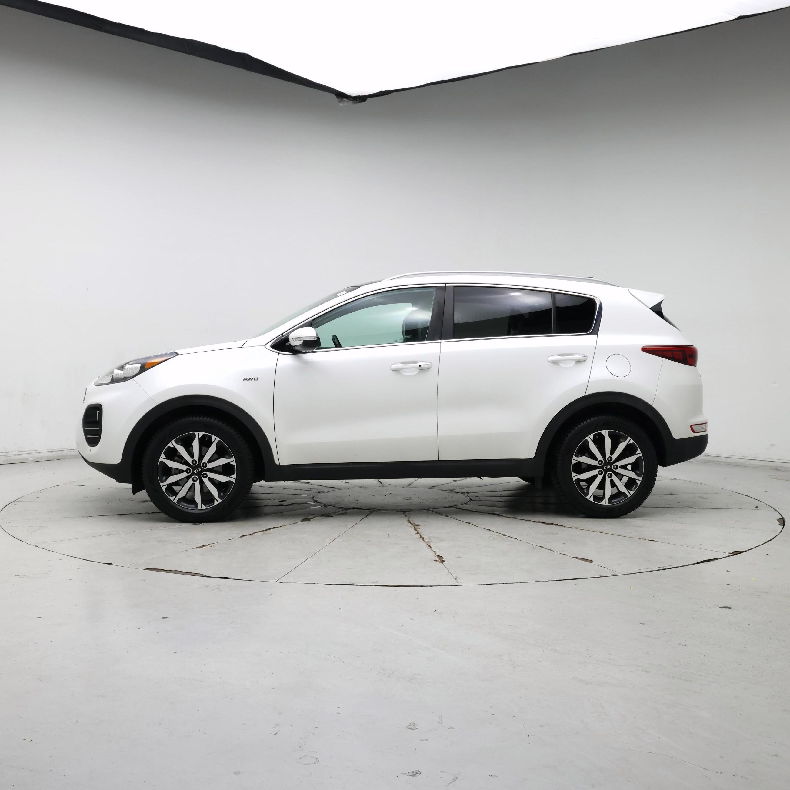 Thumbnail: 2017 Kia Sportage - 3