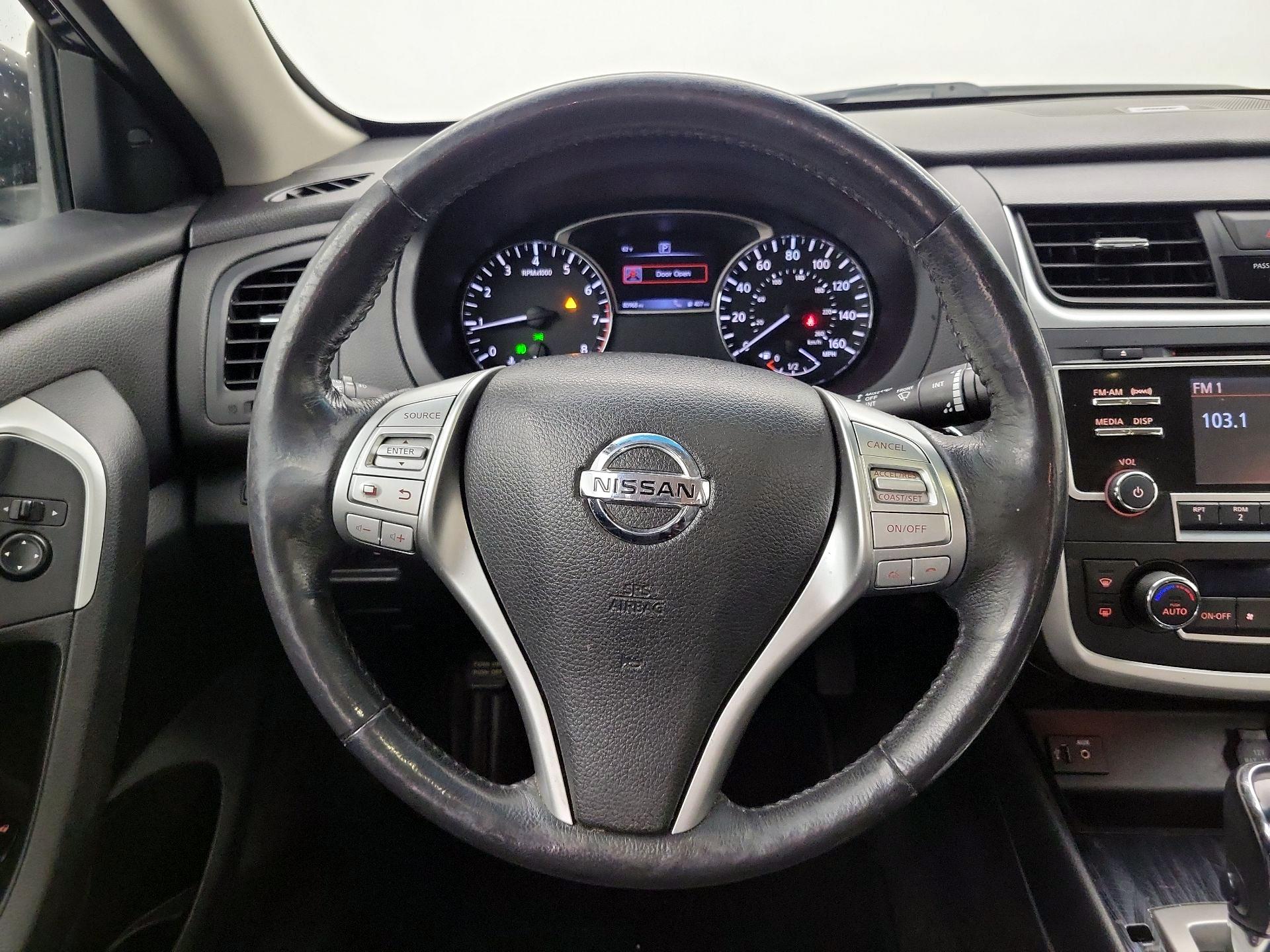 Thumbnail: 2016 Nissan Altima - 10