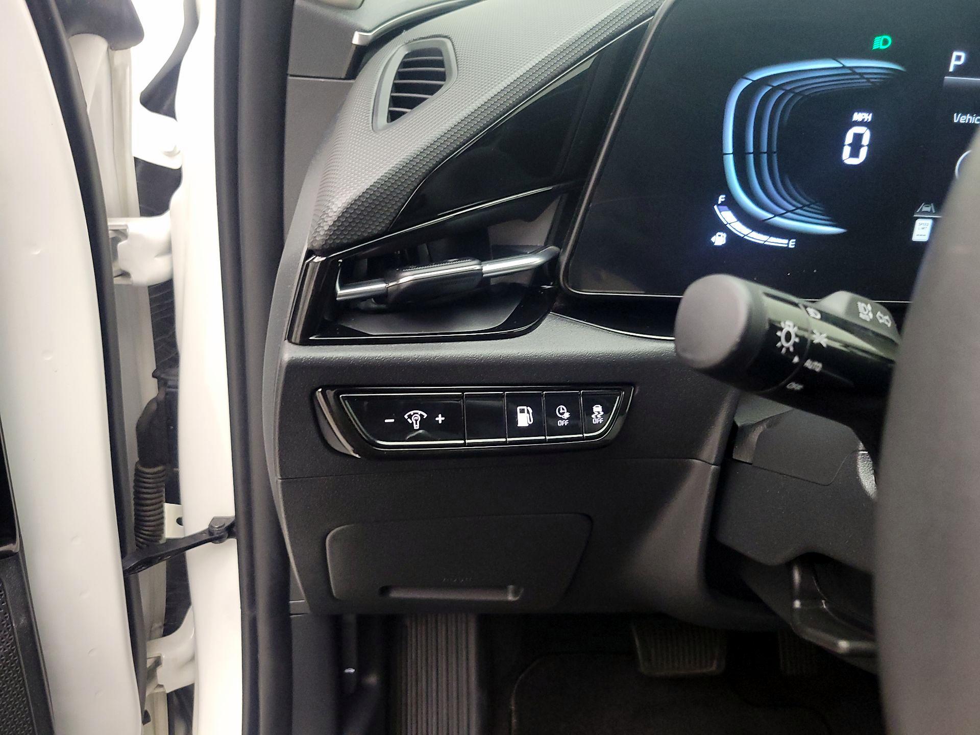 Thumbnail: 2024 Kia Niro - 13