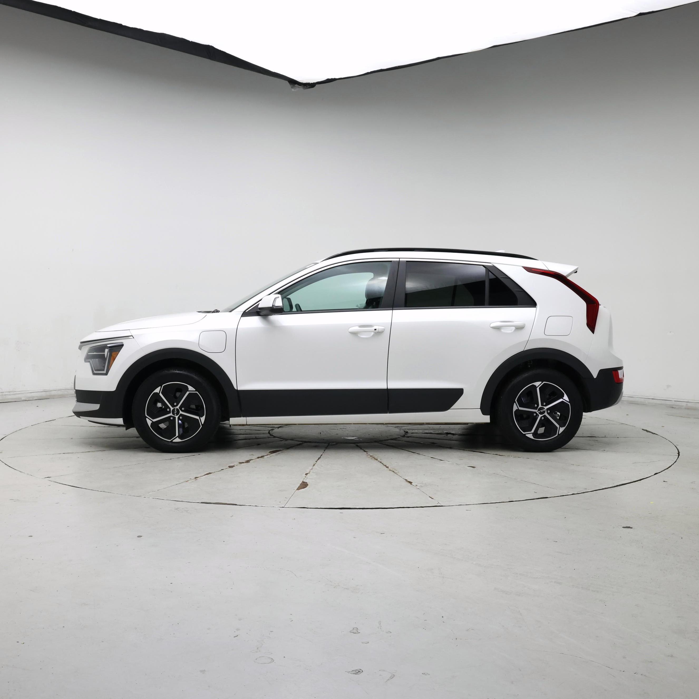 Thumbnail: 2024 Kia Niro - 3