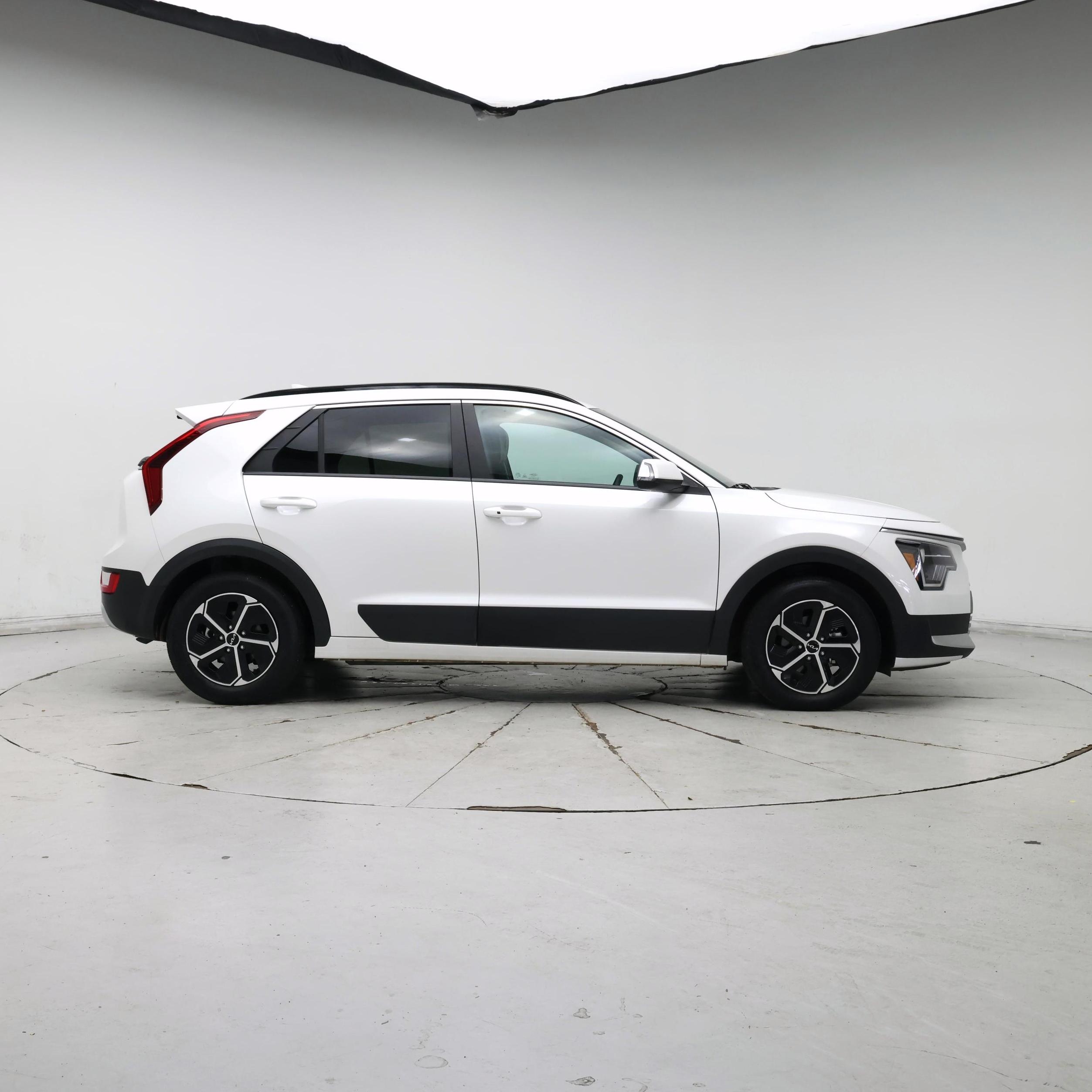 Thumbnail: 2024 Kia Niro - 7