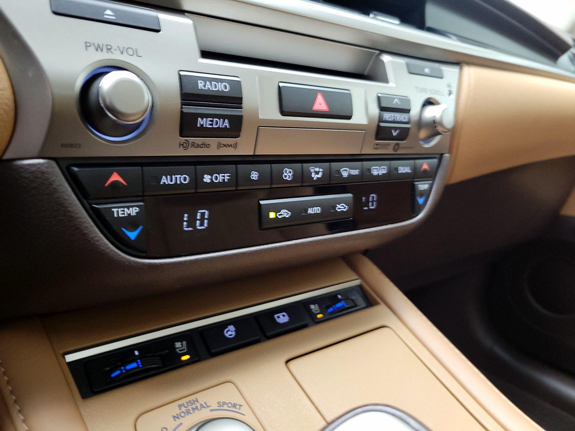 Thumbnail: 2018 Lexus ES - 17