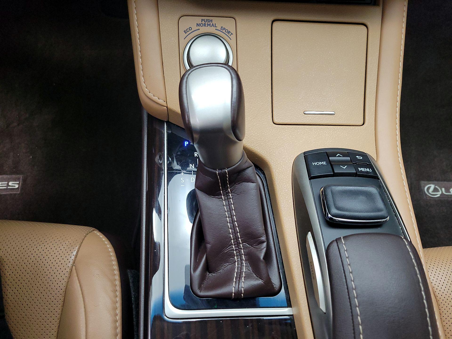 Thumbnail: 2018 Lexus ES - 18