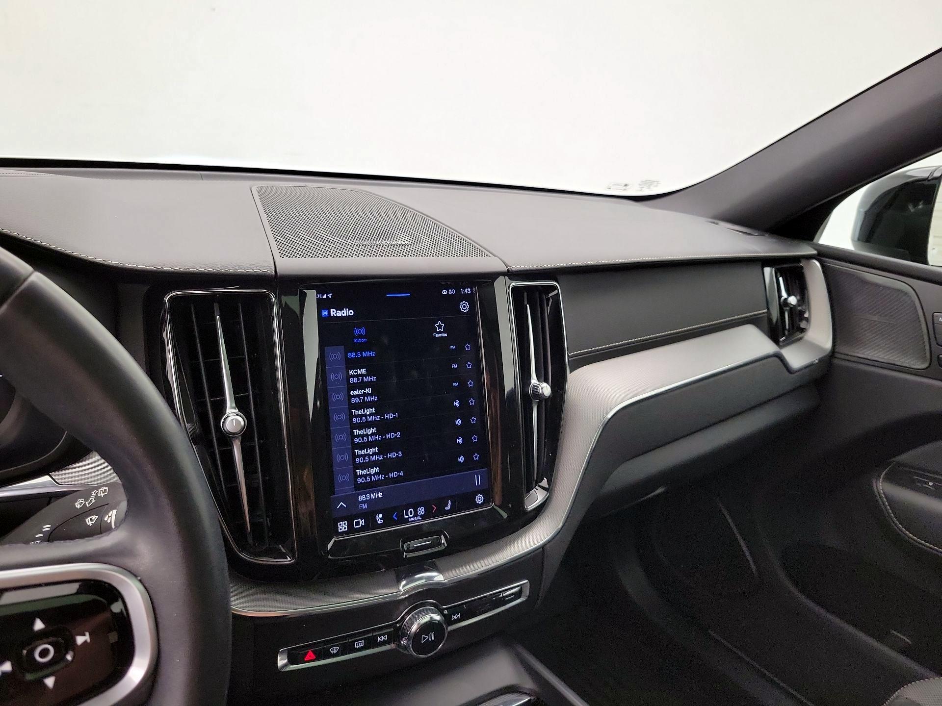 Thumbnail: 2022 Volvo XC60 - 16