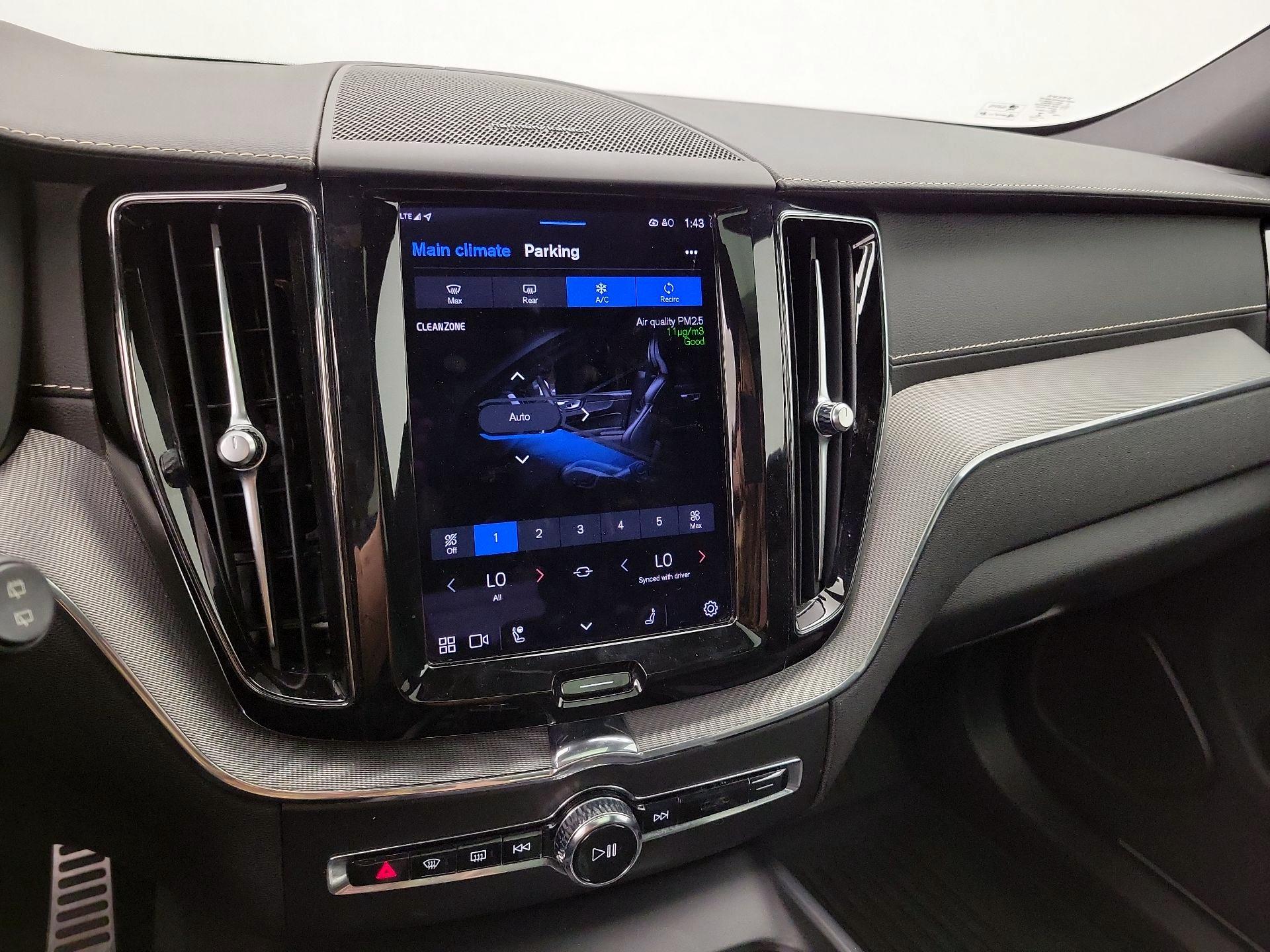 Thumbnail: 2022 Volvo XC60 - 17