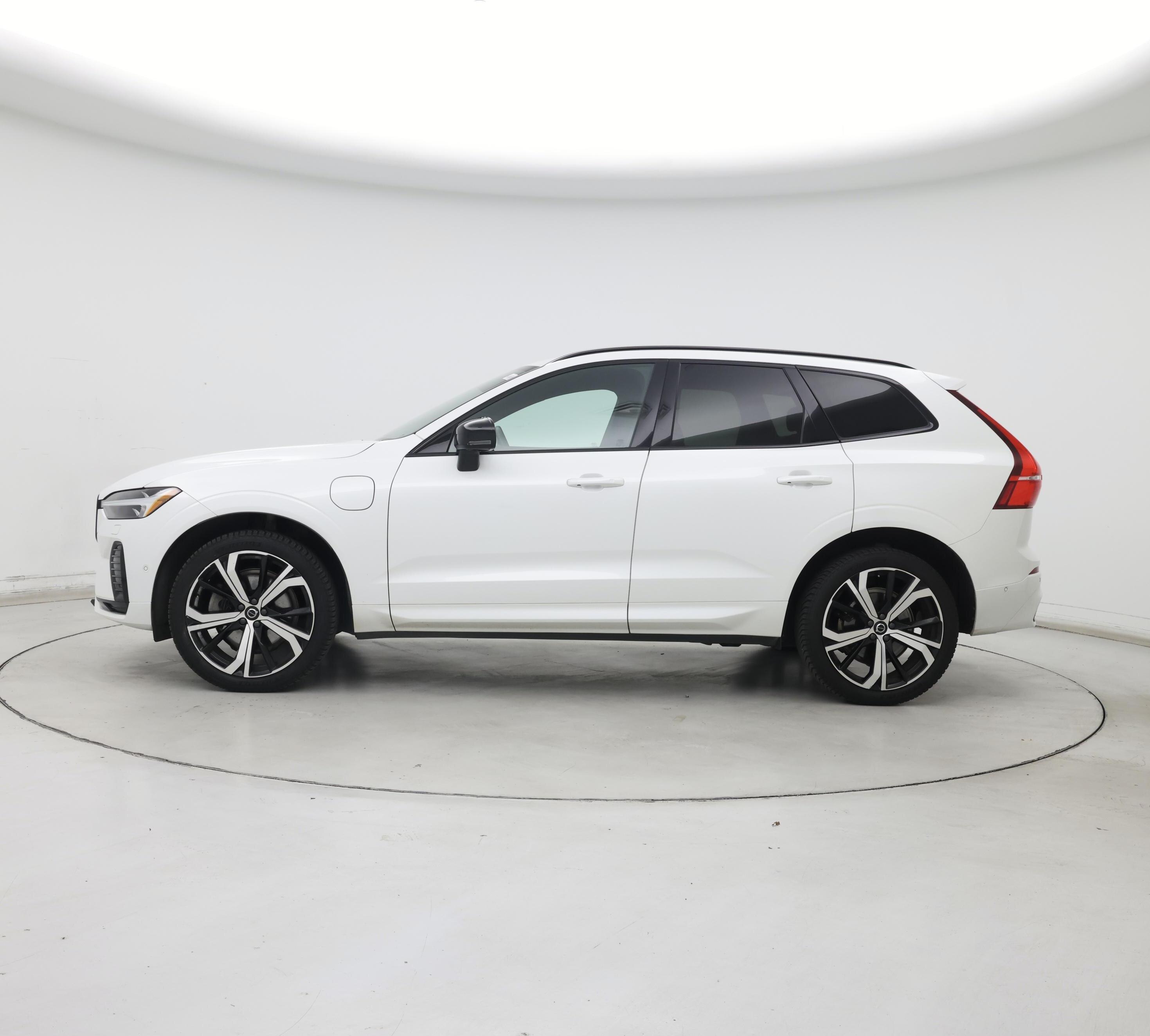 Thumbnail: 2022 Volvo XC60 - 3