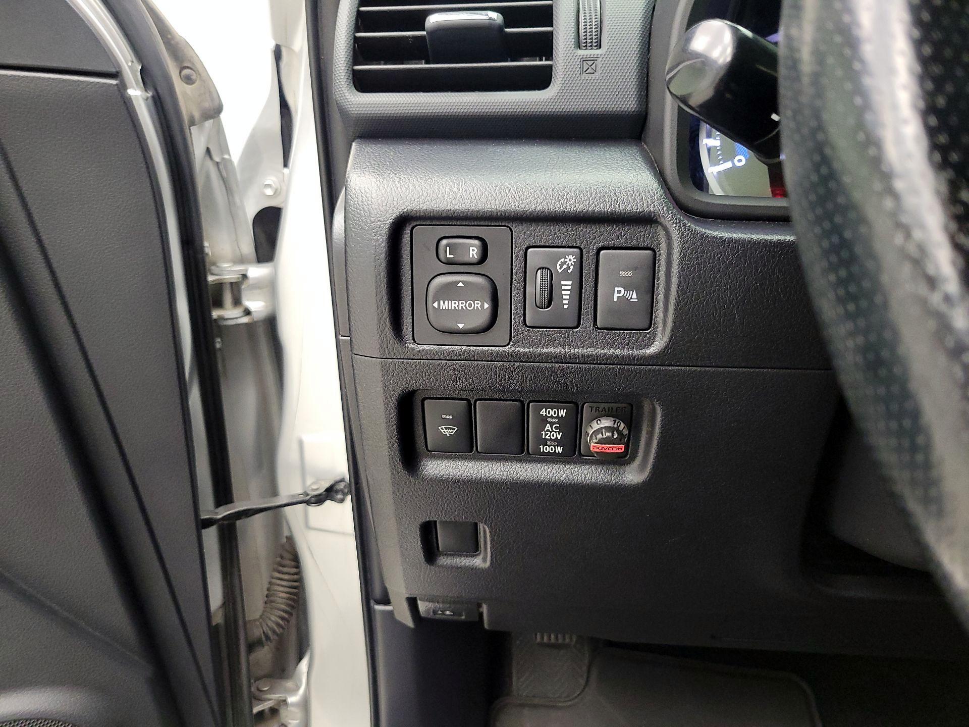 Thumbnail: 2015 Toyota 4Runner - 13