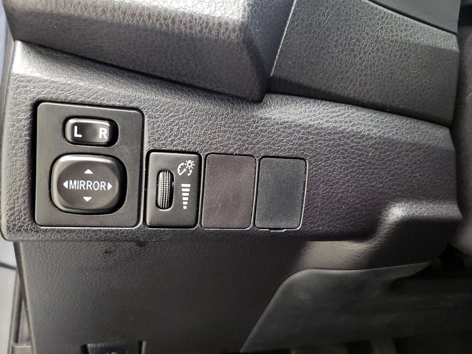 Thumbnail: 2016 Toyota Corolla - 13