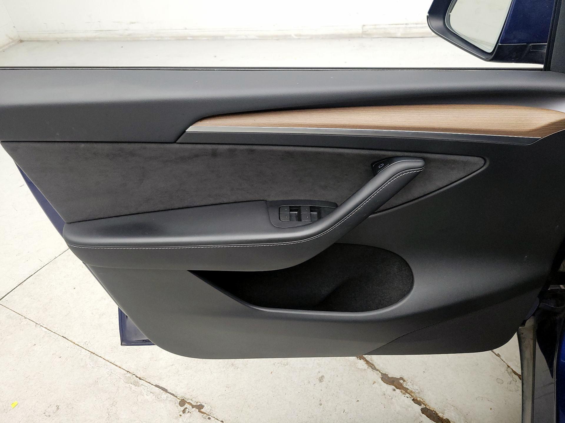 Thumbnail: 2023 Tesla Model Y - 12