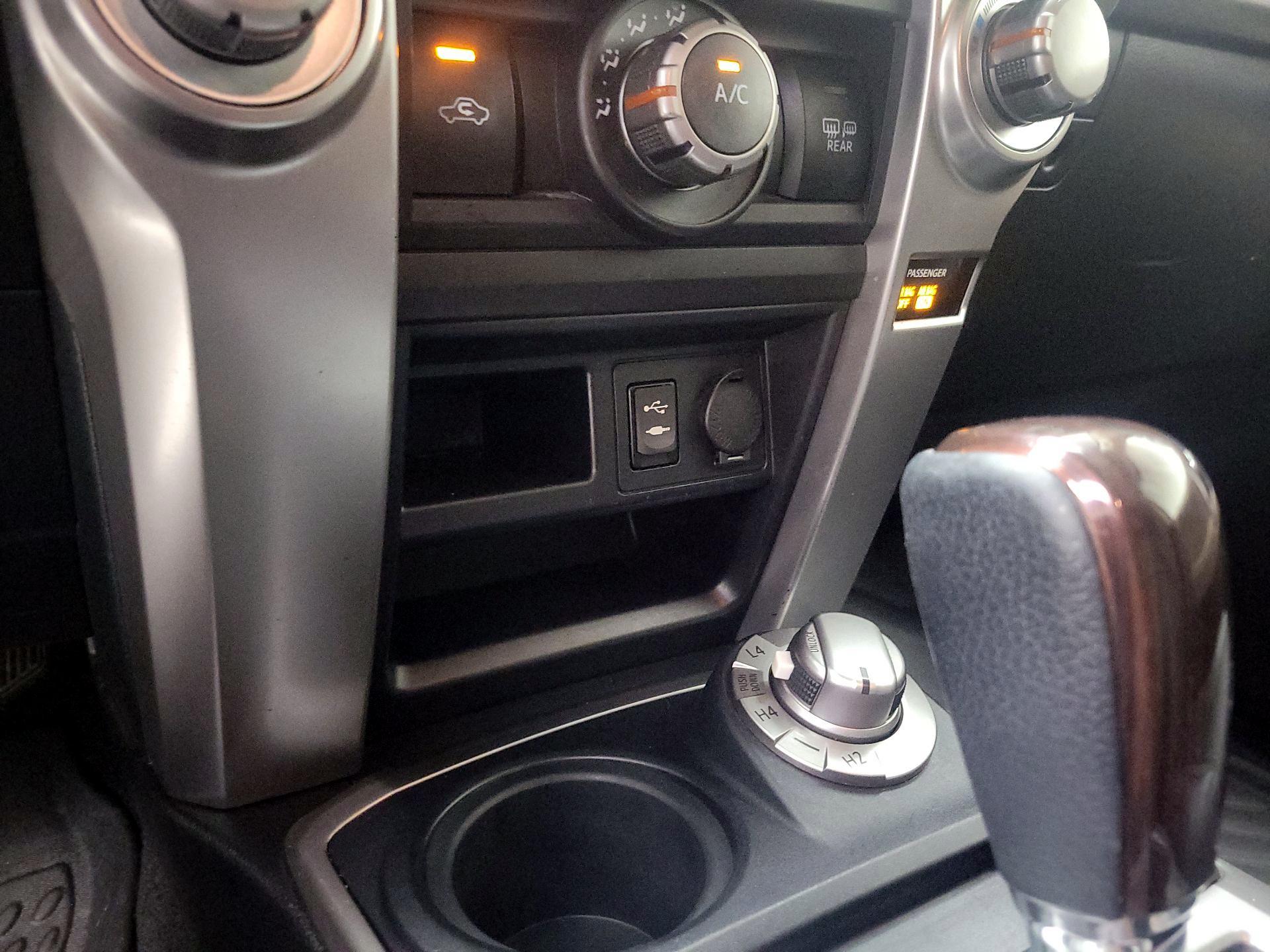 Thumbnail: 2015 Toyota 4Runner - 18
