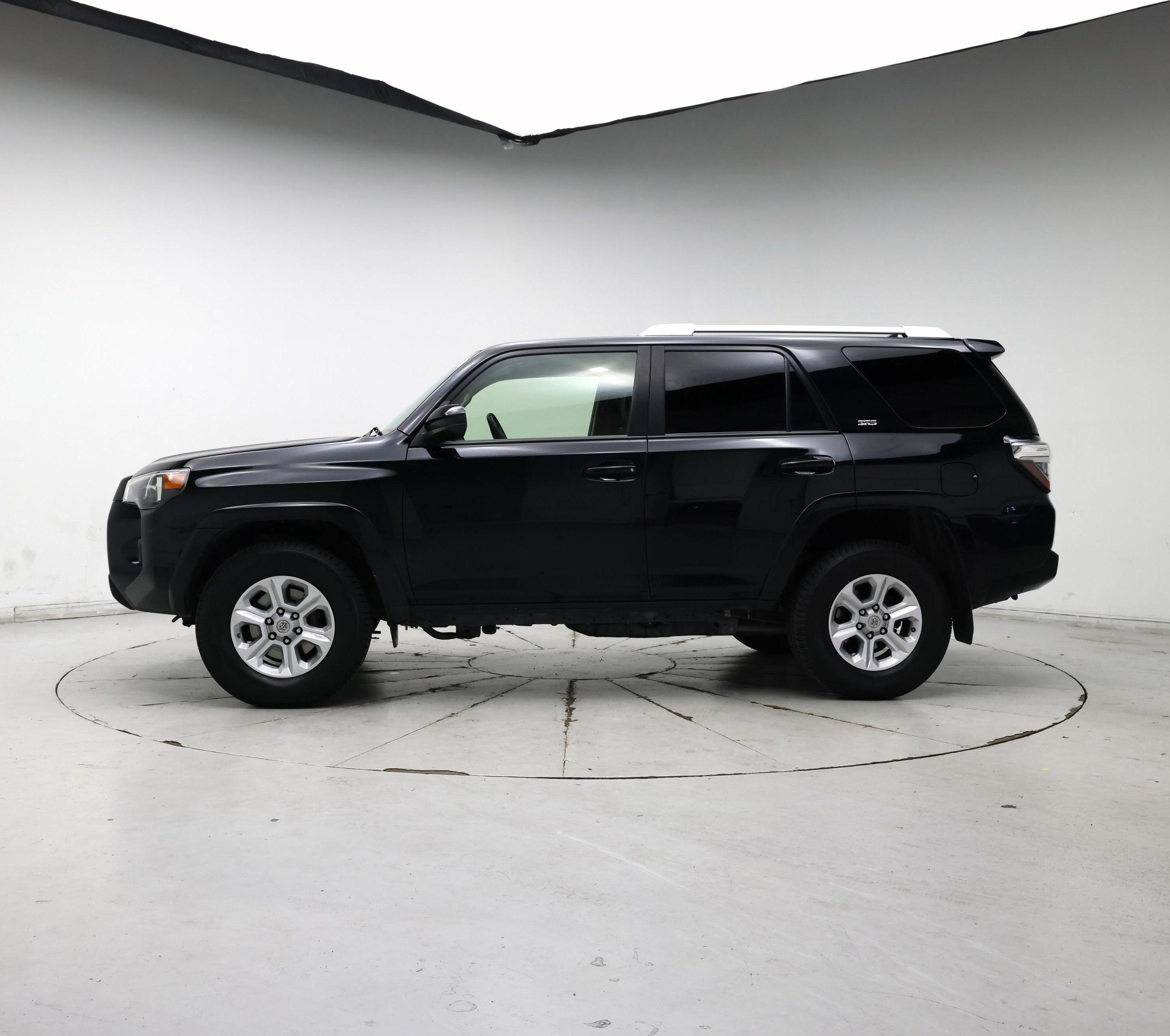 Thumbnail: 2015 Toyota 4Runner - 3