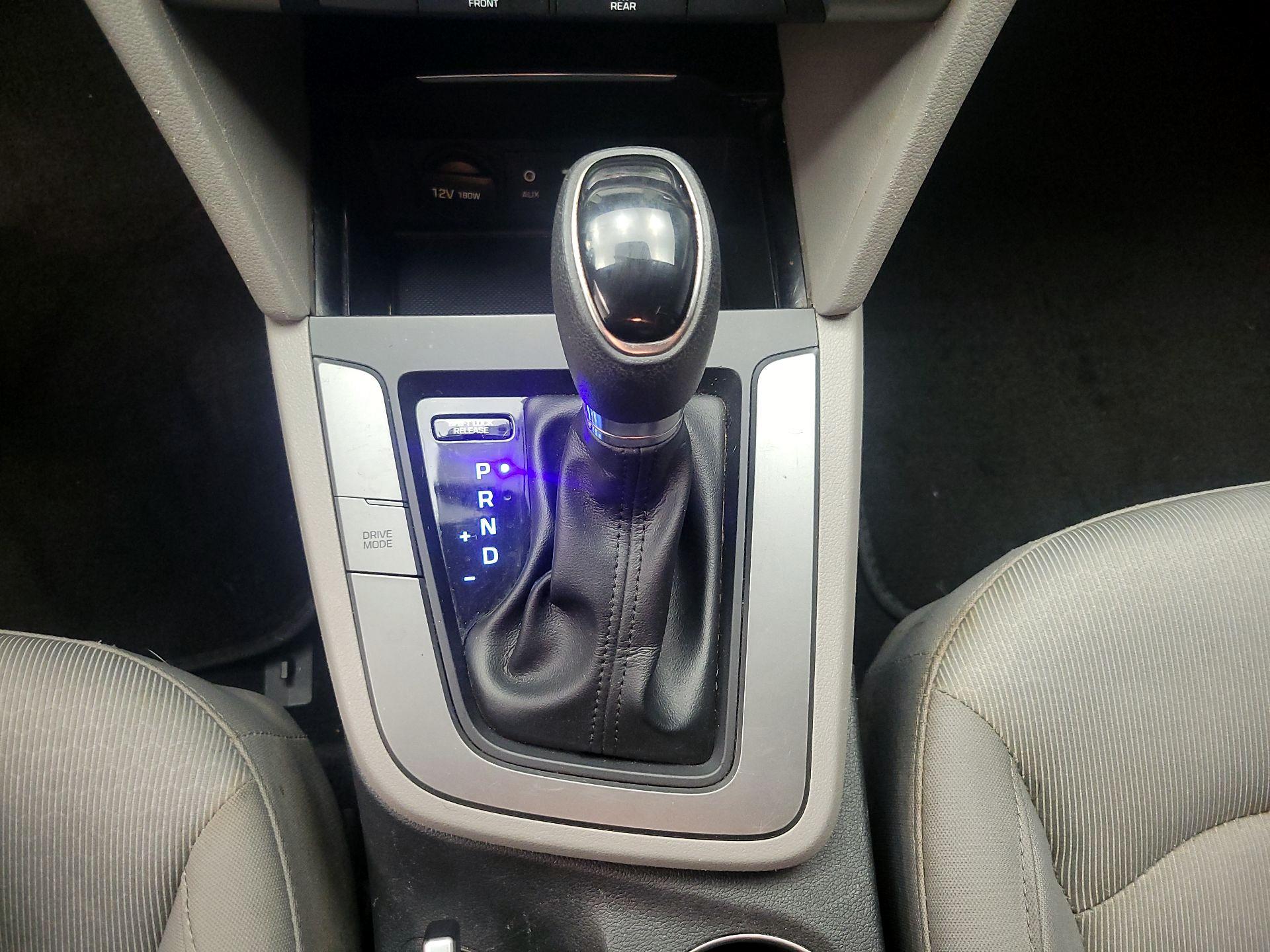 Thumbnail: 2018 Hyundai Elantra - 17
