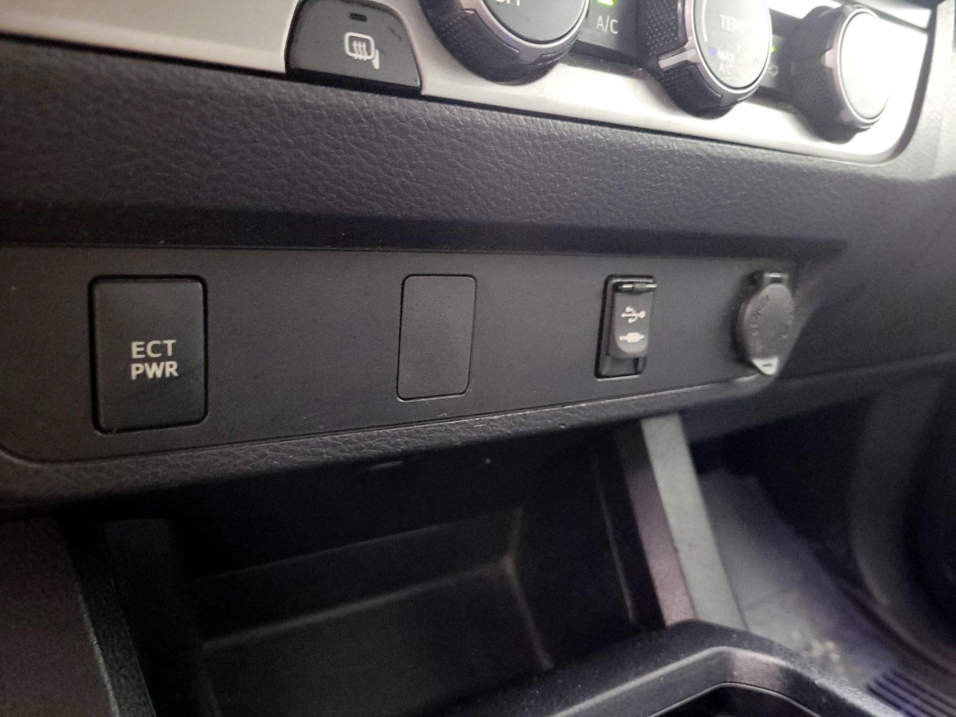 Thumbnail: 2019 Toyota Tacoma - 18